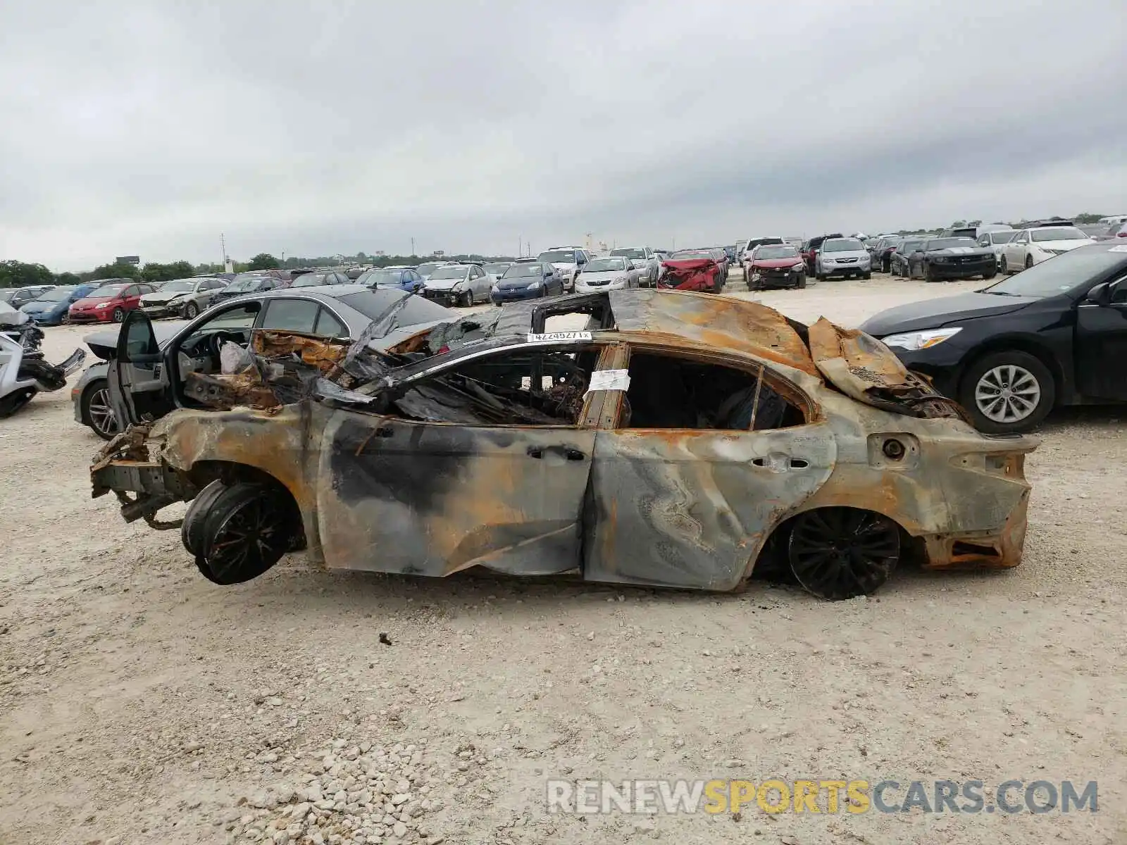 9 Фотография поврежденного автомобиля 4T1B11HK7KU225444 TOYOTA CAMRY 2019