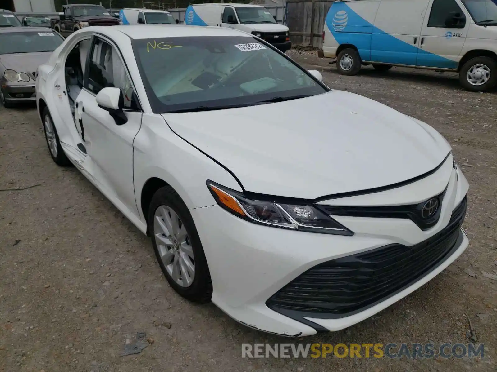 1 Photograph of a damaged car 4T1B11HK7KU233317 TOYOTA CAMRY 2019