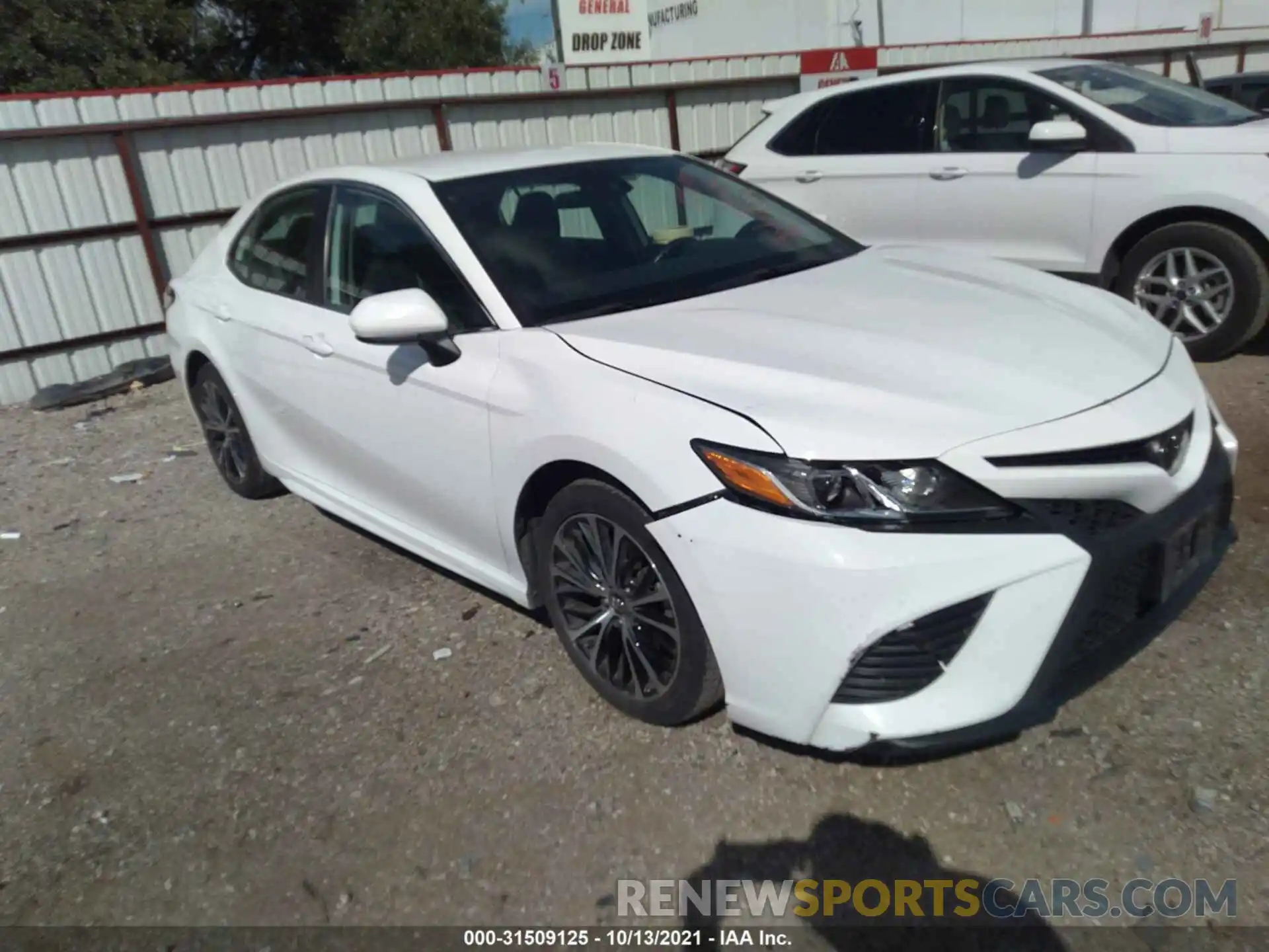 1 Photograph of a damaged car 4T1B11HK7KU239053 TOYOTA CAMRY 2019