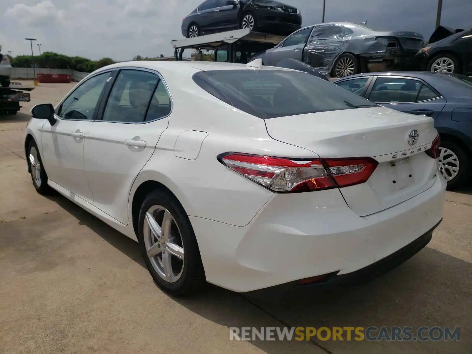 3 Photograph of a damaged car 4T1B11HK7KU239084 TOYOTA CAMRY 2019