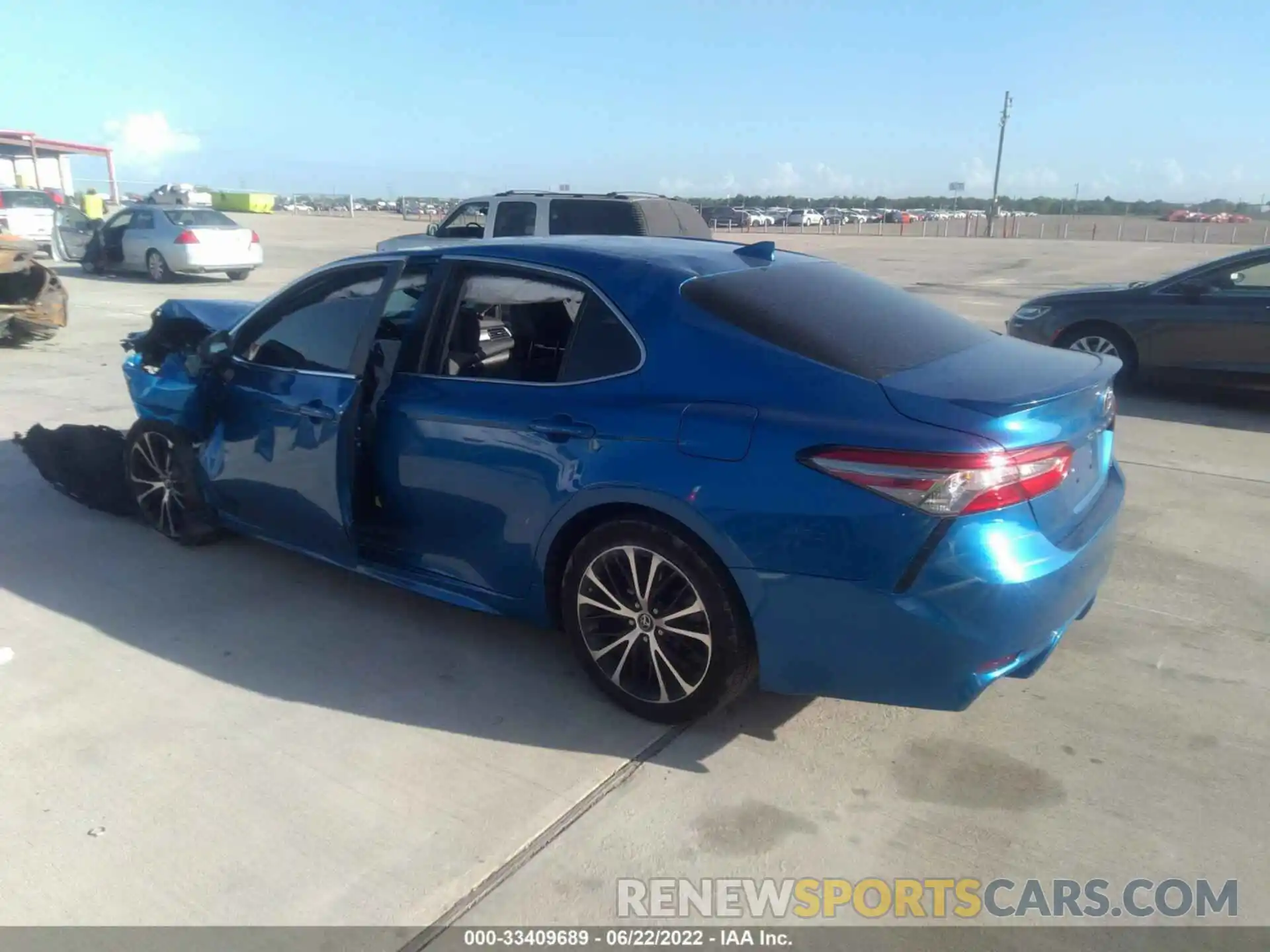 3 Photograph of a damaged car 4T1B11HK7KU240560 TOYOTA CAMRY 2019