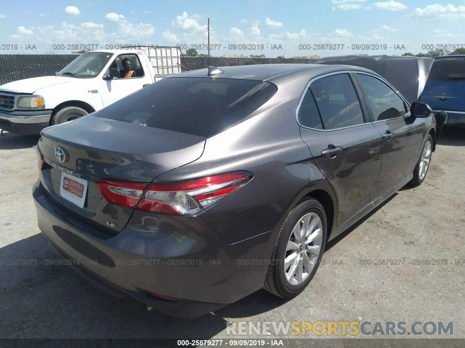 4 Фотография поврежденного автомобиля 4T1B11HK7KU252952 TOYOTA CAMRY 2019