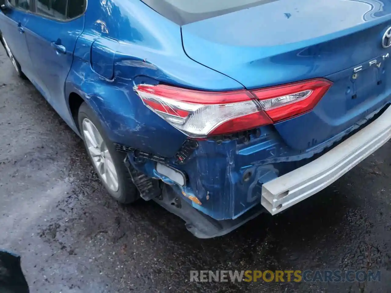 9 Photograph of a damaged car 4T1B11HK7KU255267 TOYOTA CAMRY 2019