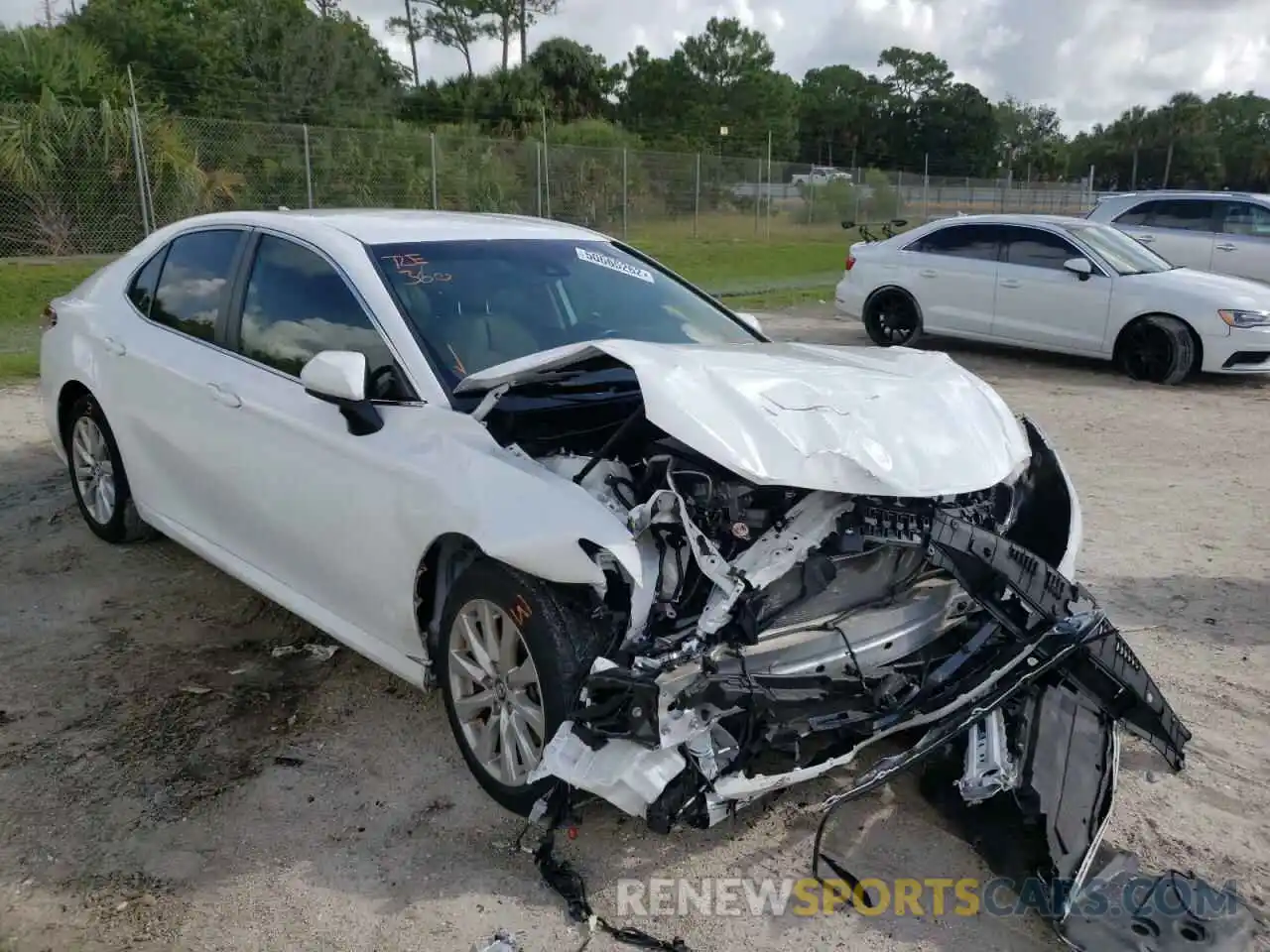 1 Photograph of a damaged car 4T1B11HK7KU260324 TOYOTA CAMRY 2019