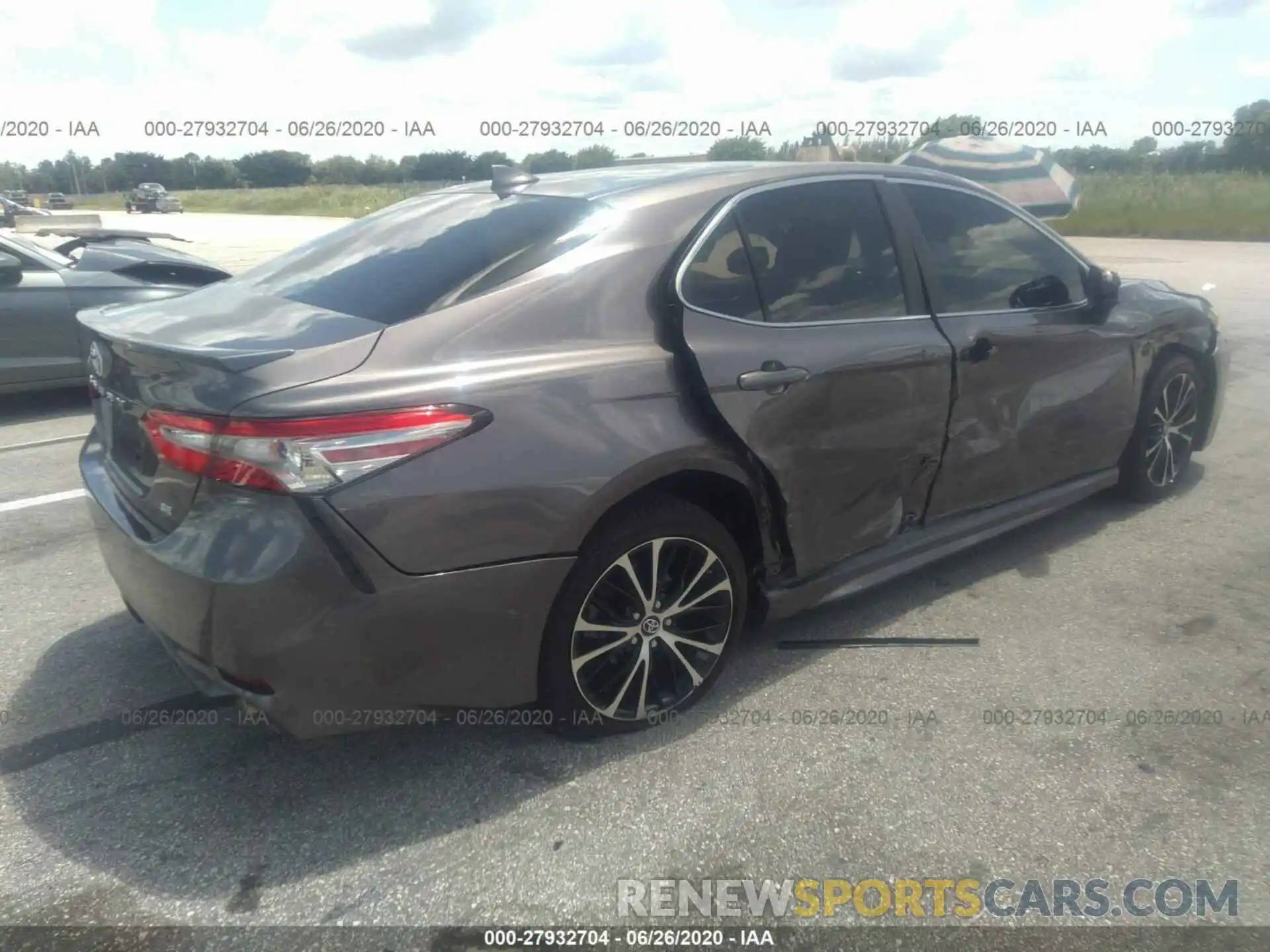 4 Photograph of a damaged car 4T1B11HK7KU270657 TOYOTA CAMRY 2019