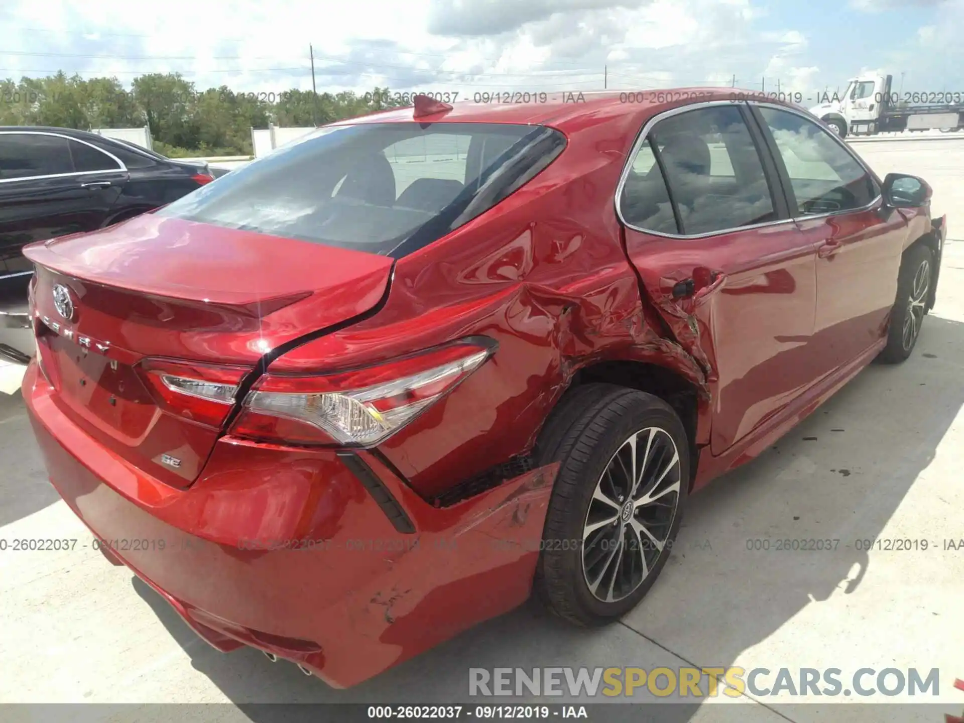 4 Photograph of a damaged car 4T1B11HK7KU275468 TOYOTA CAMRY 2019