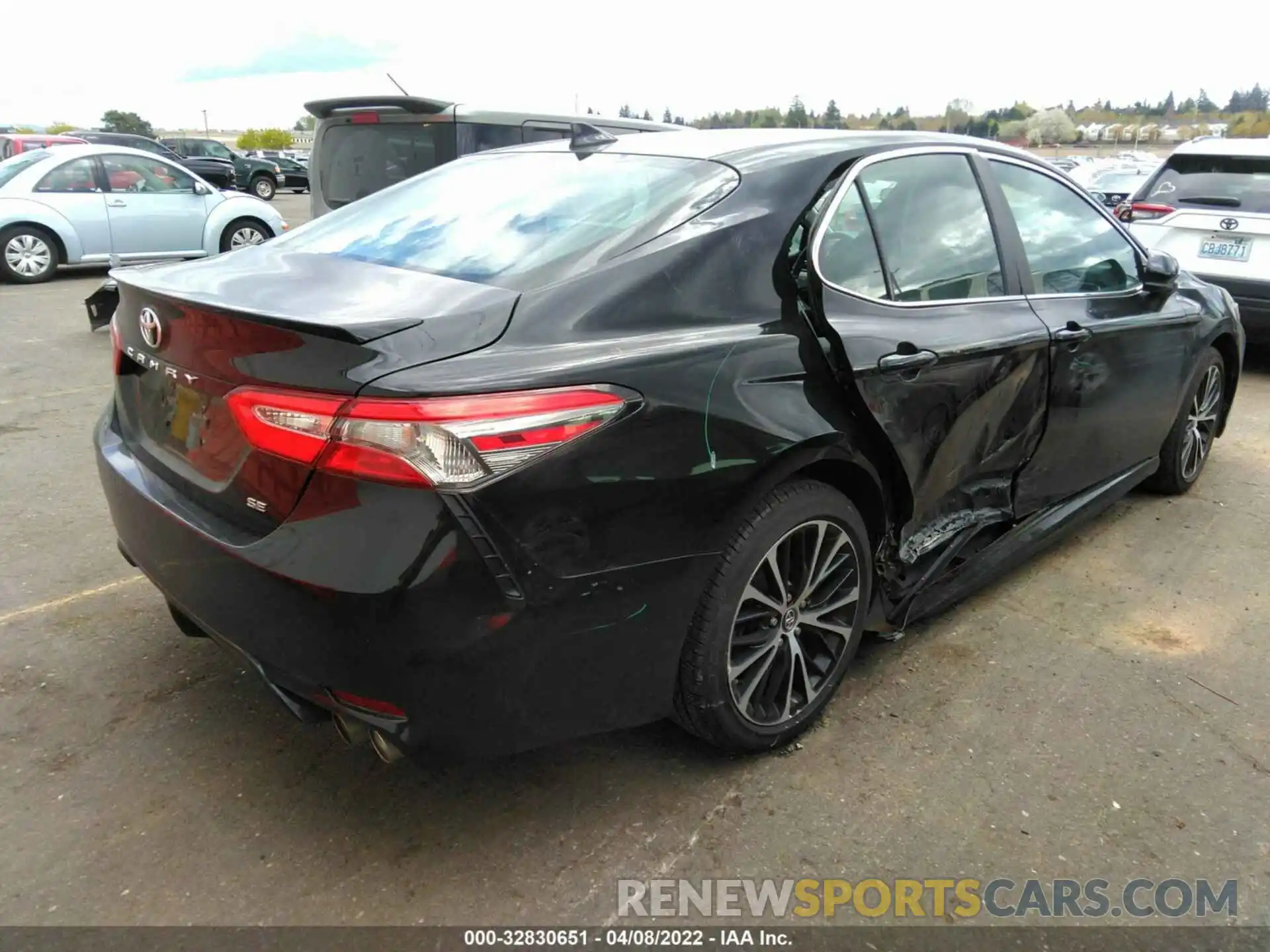 4 Photograph of a damaged car 4T1B11HK7KU280900 TOYOTA CAMRY 2019