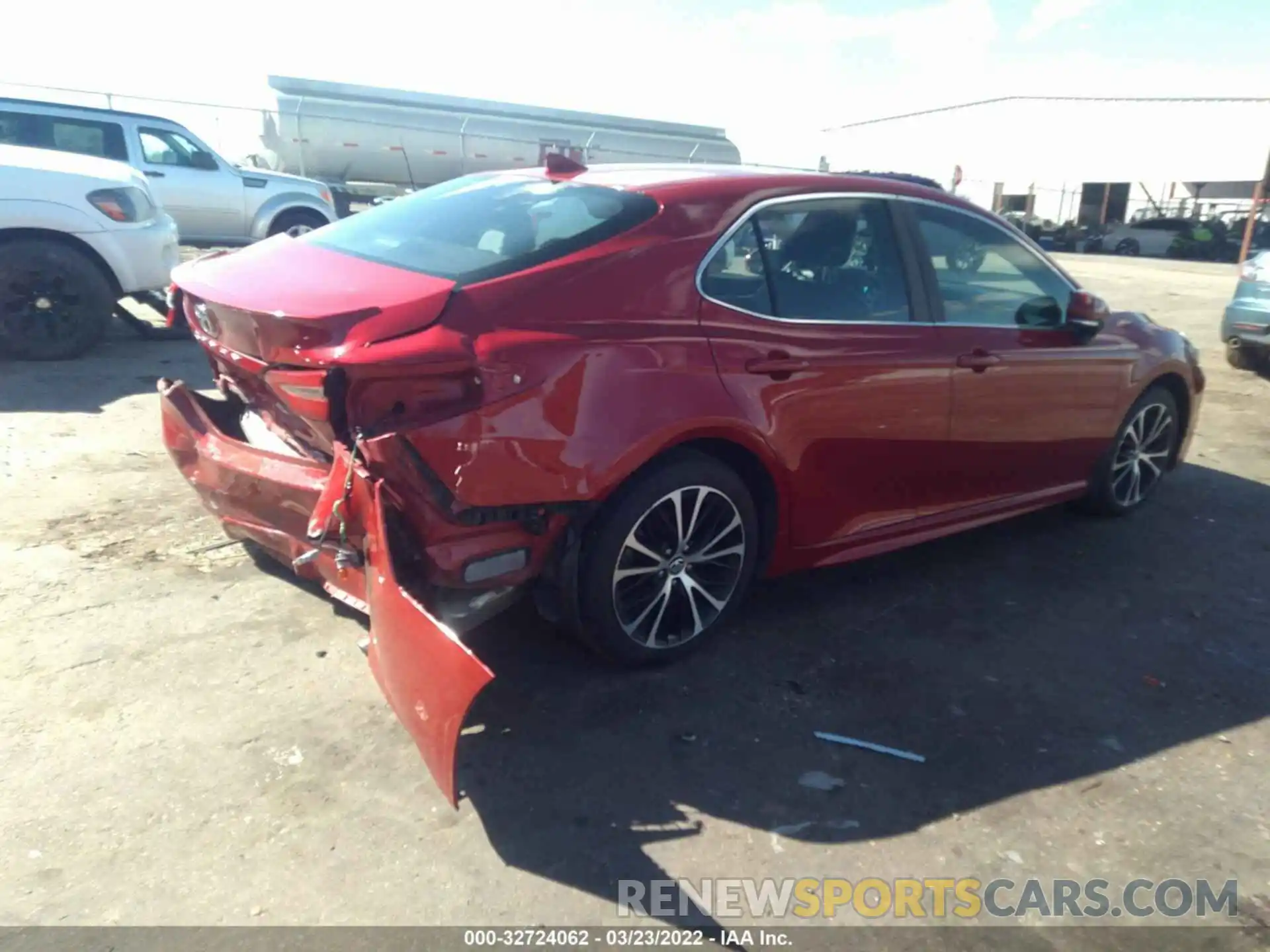 4 Photograph of a damaged car 4T1B11HK7KU283683 TOYOTA CAMRY 2019