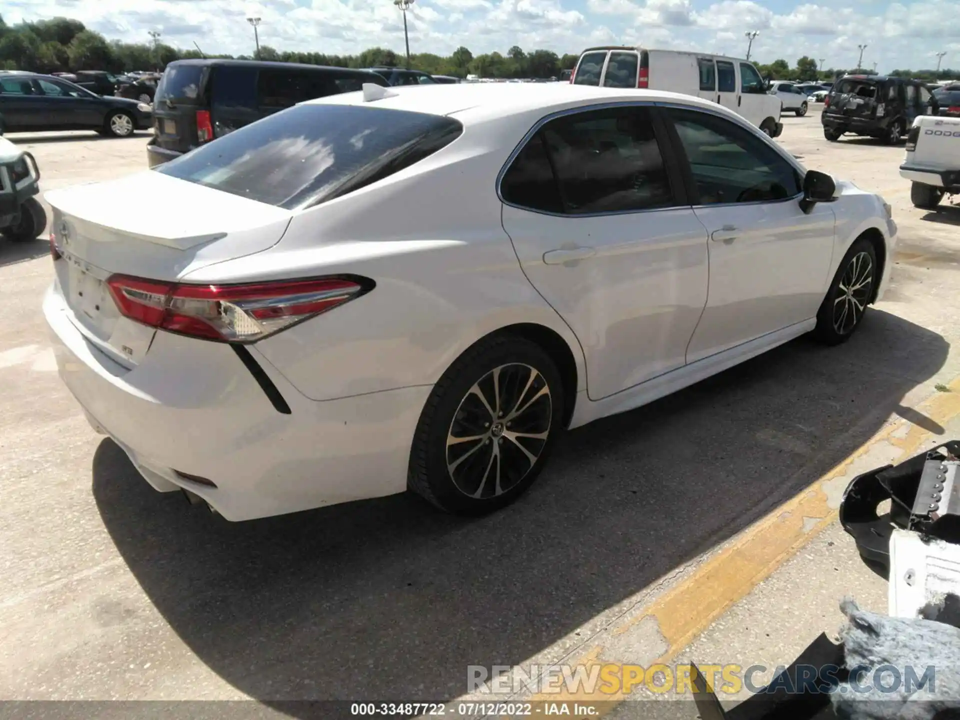 4 Photograph of a damaged car 4T1B11HK7KU286230 TOYOTA CAMRY 2019