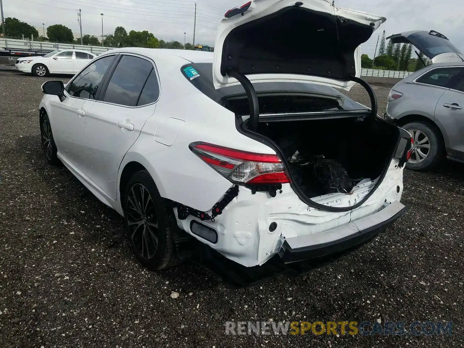 3 Photograph of a damaged car 4T1B11HK7KU683338 TOYOTA CAMRY 2019