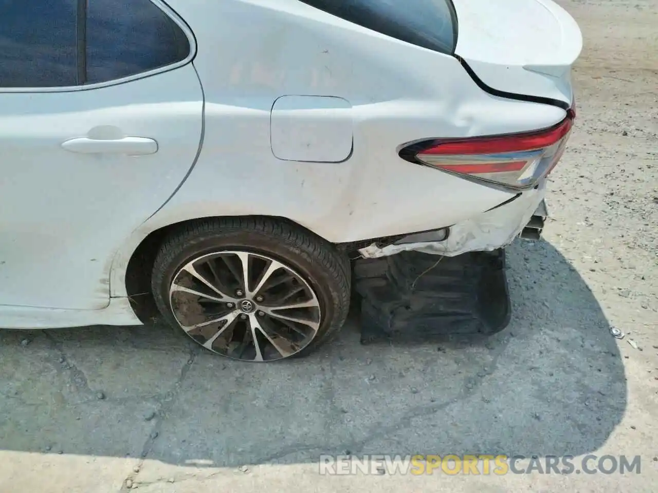 9 Photograph of a damaged car 4T1B11HK7KU687910 TOYOTA CAMRY 2019