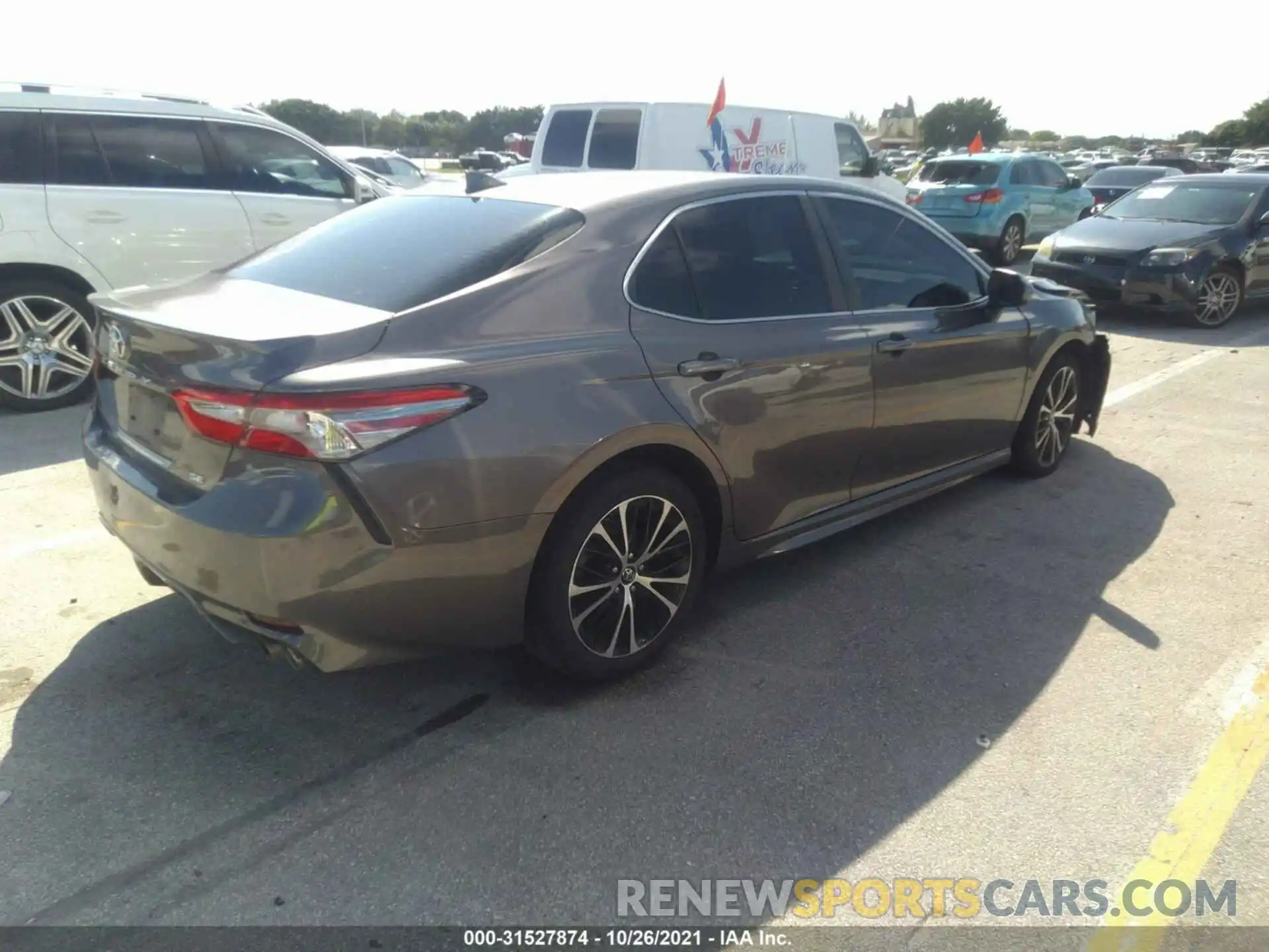 4 Photograph of a damaged car 4T1B11HK7KU692430 TOYOTA CAMRY 2019