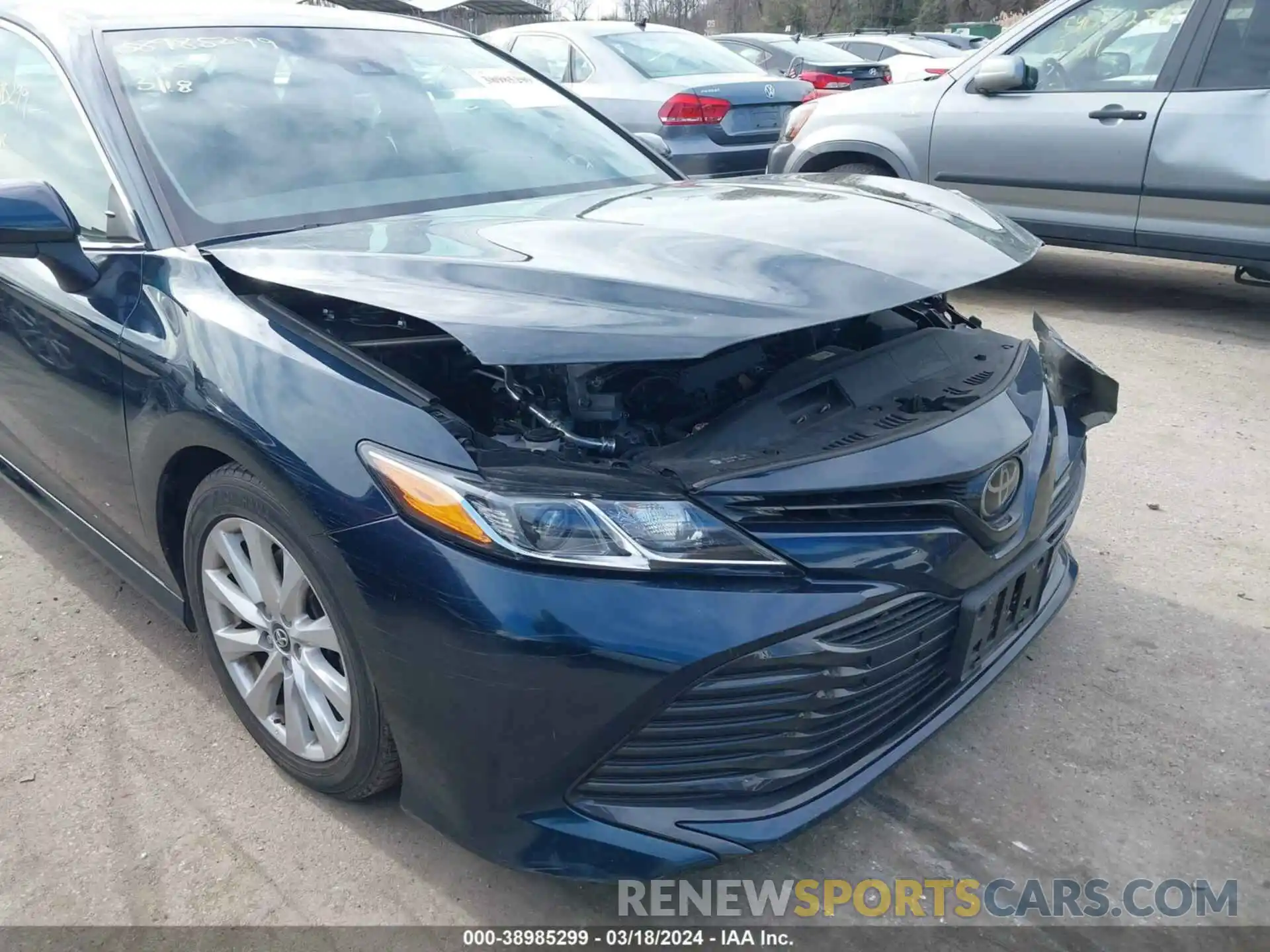 18 Photograph of a damaged car 4T1B11HK7KU696090 TOYOTA CAMRY 2019