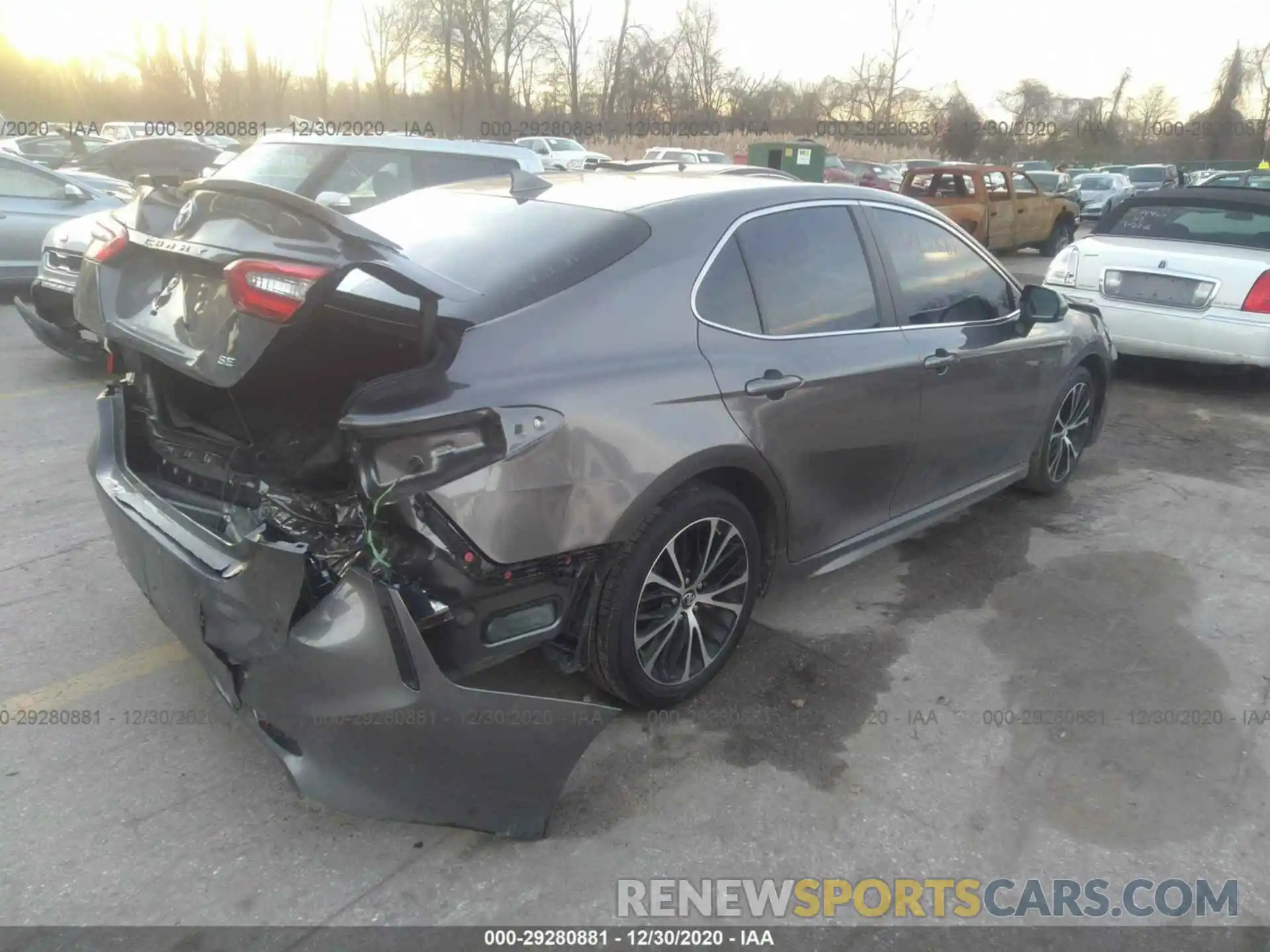 4 Photograph of a damaged car 4T1B11HK7KU696140 TOYOTA CAMRY 2019