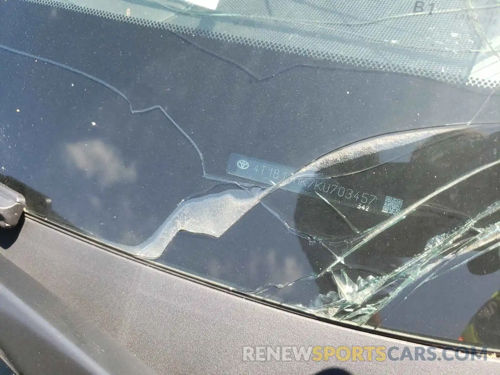 10 Photograph of a damaged car 4T1B11HK7KU703457 TOYOTA CAMRY 2019