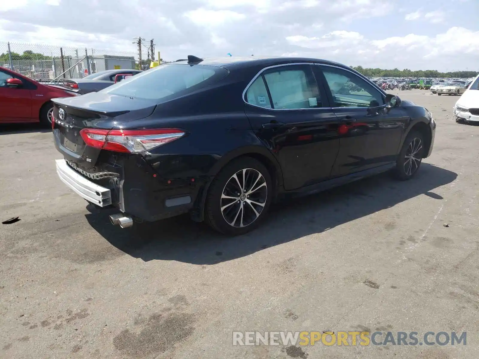 4 Фотография поврежденного автомобиля 4T1B11HK7KU703457 TOYOTA CAMRY 2019