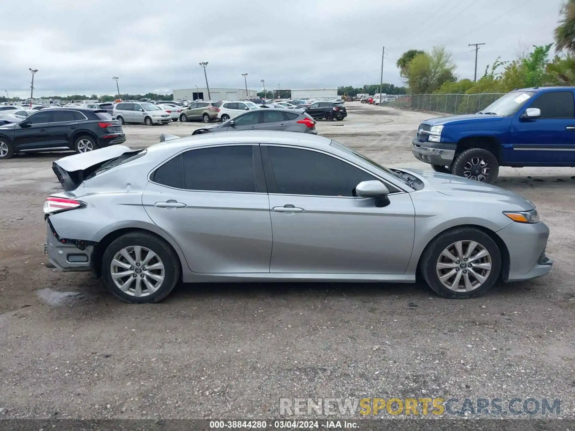 14 Photograph of a damaged car 4T1B11HK7KU703670 TOYOTA CAMRY 2019