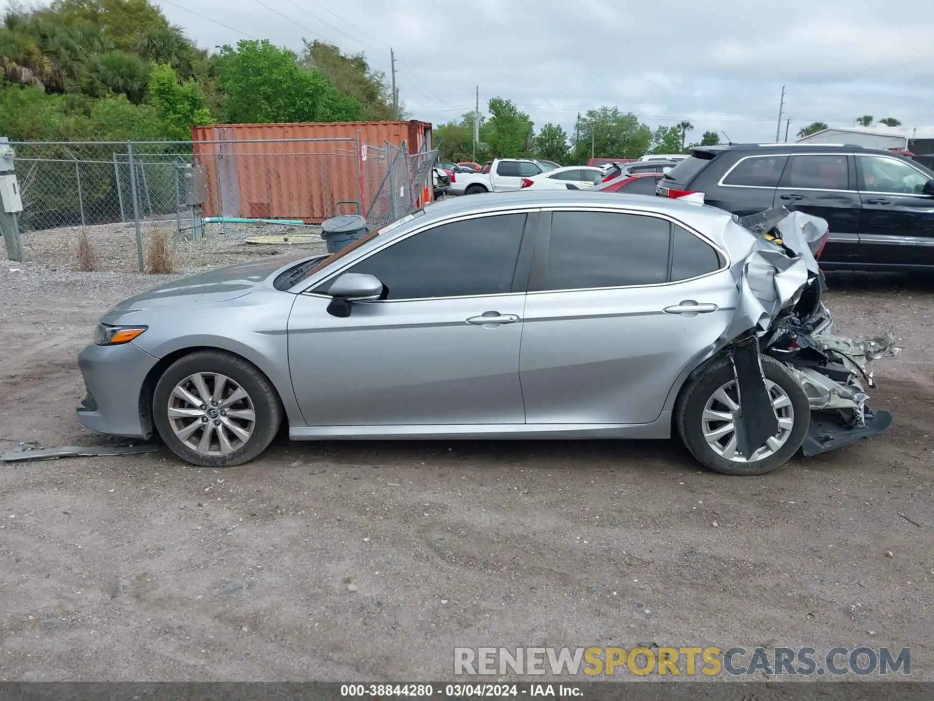 15 Photograph of a damaged car 4T1B11HK7KU703670 TOYOTA CAMRY 2019