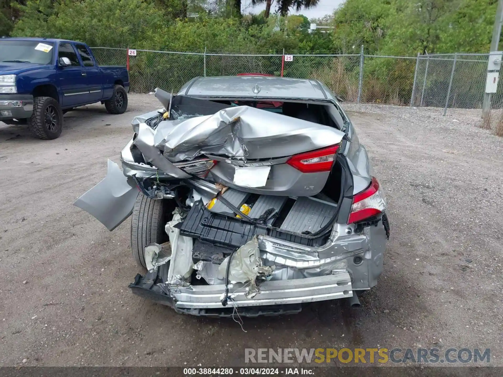 17 Photograph of a damaged car 4T1B11HK7KU703670 TOYOTA CAMRY 2019