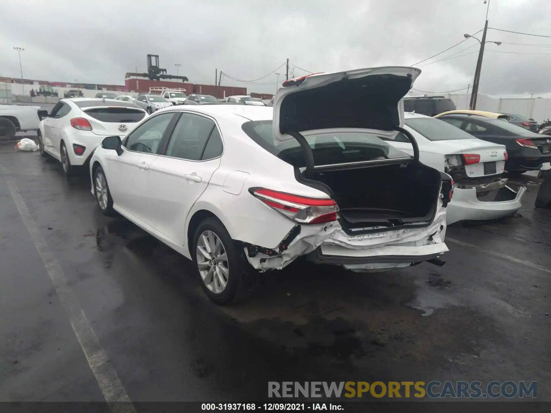 3 Photograph of a damaged car 4T1B11HK7KU726463 TOYOTA CAMRY 2019