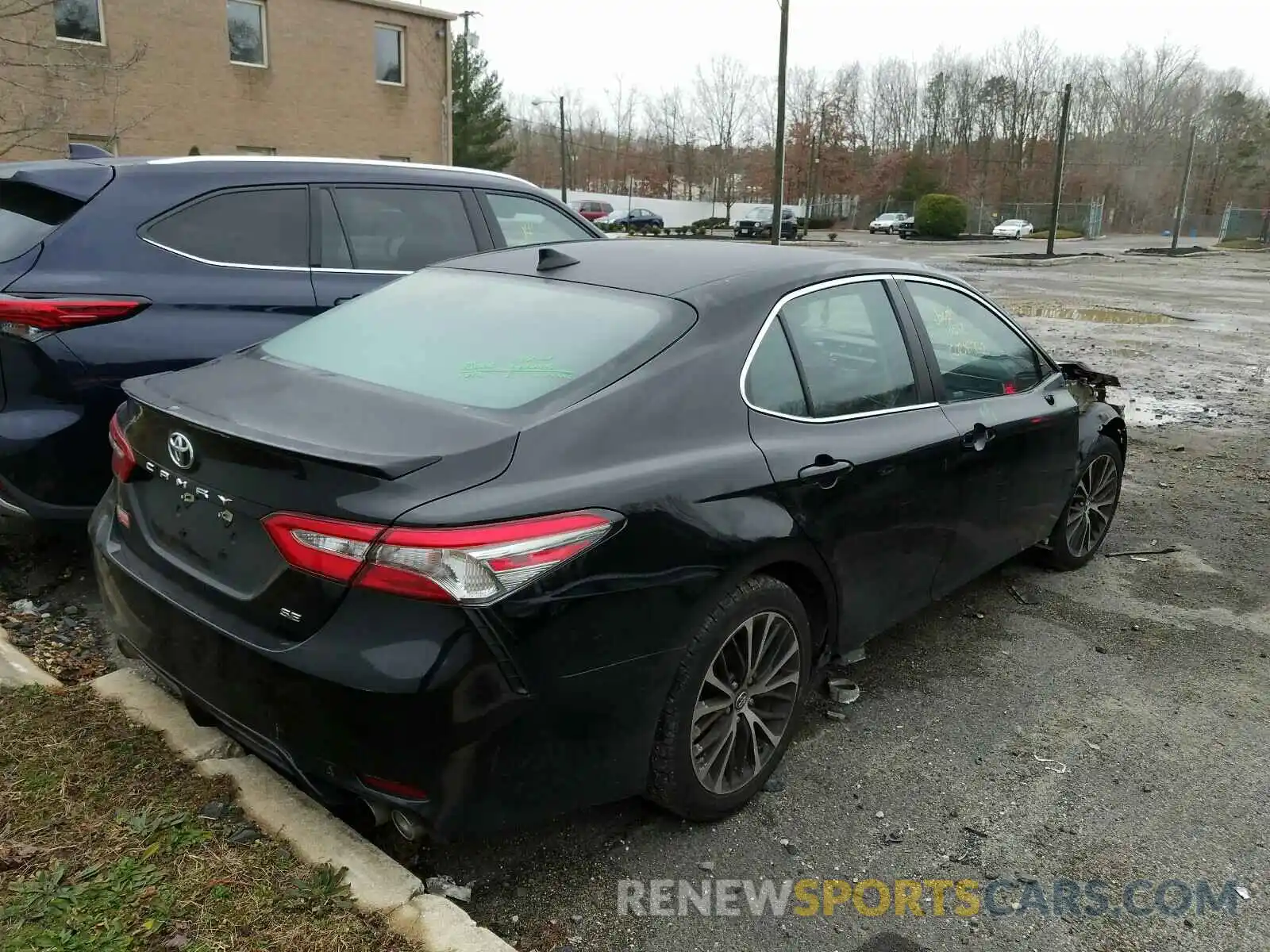 4 Photograph of a damaged car 4T1B11HK7KU727953 TOYOTA CAMRY 2019