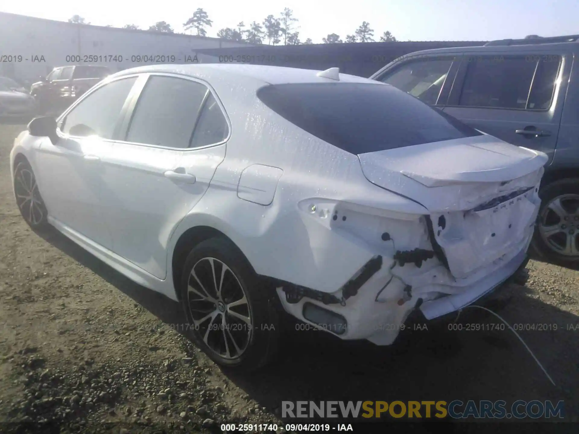 3 Photograph of a damaged car 4T1B11HK7KU731095 TOYOTA CAMRY 2019