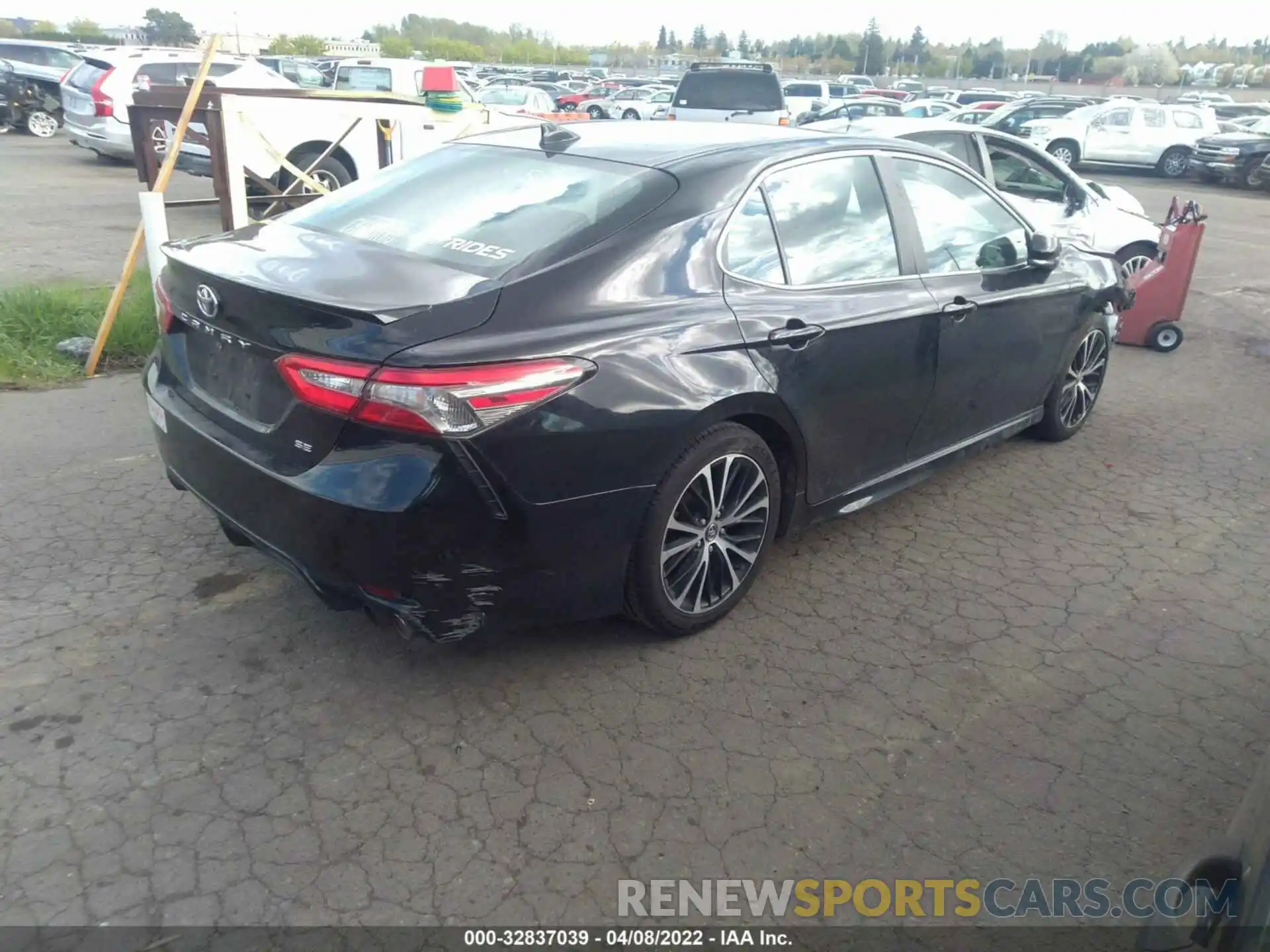 4 Photograph of a damaged car 4T1B11HK7KU732862 TOYOTA CAMRY 2019