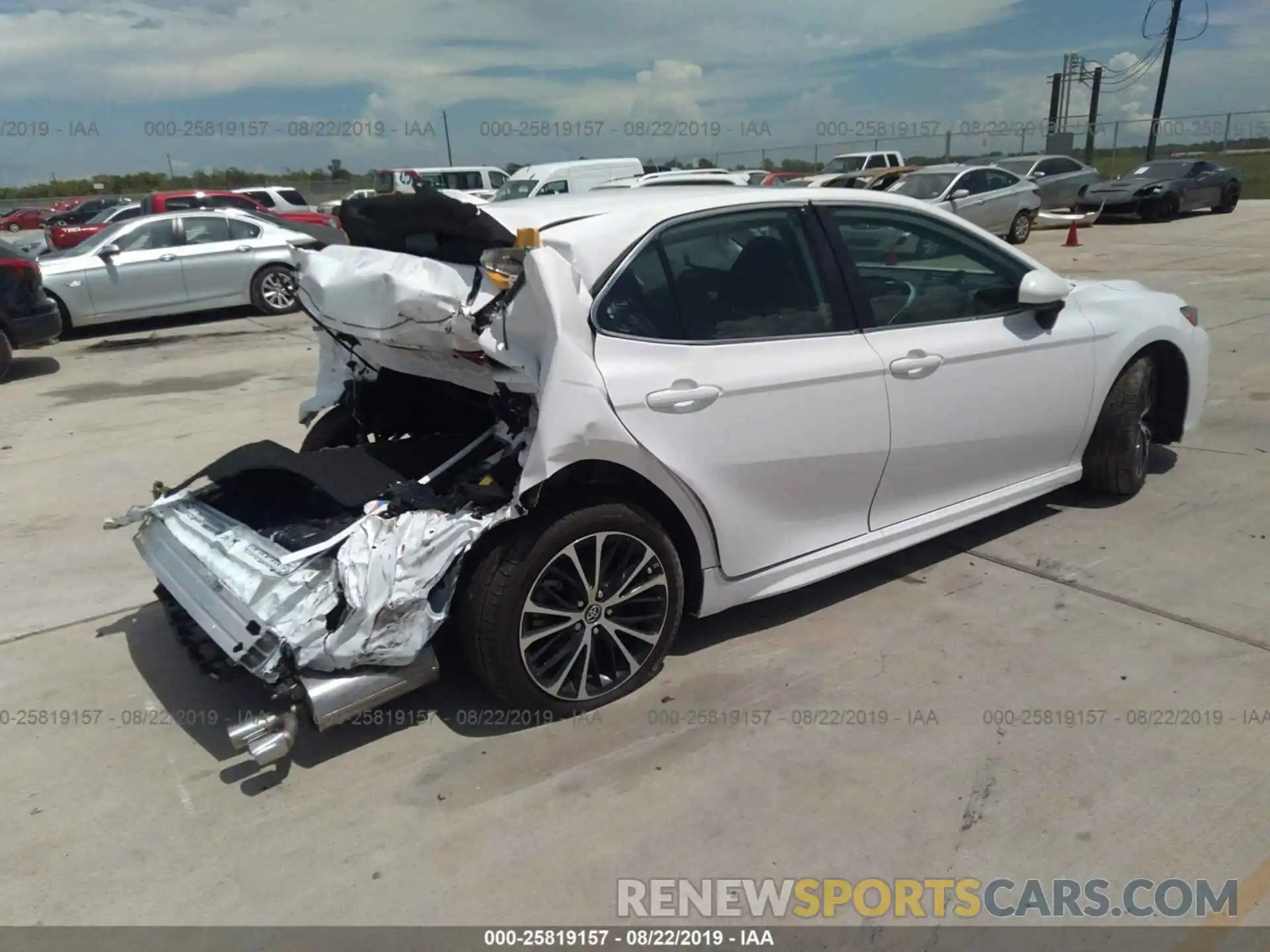 4 Photograph of a damaged car 4T1B11HK7KU733204 TOYOTA CAMRY 2019