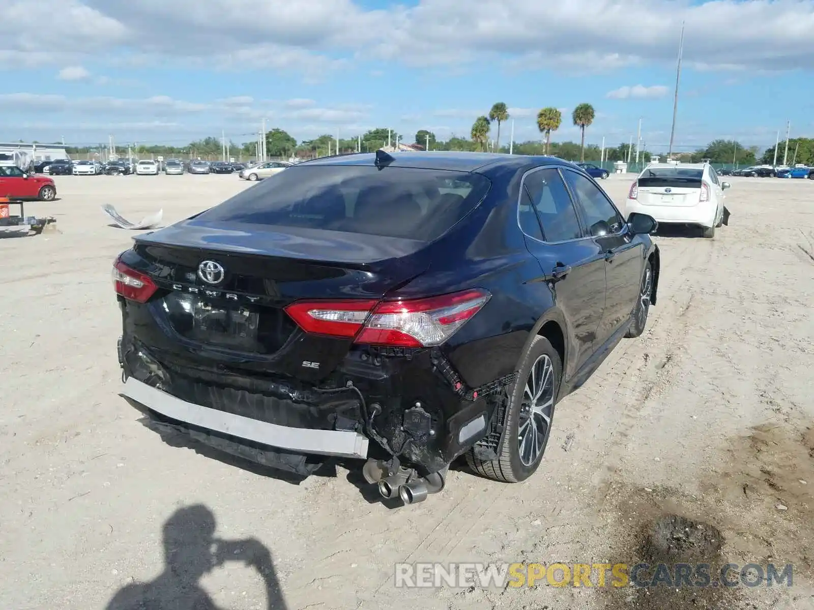 4 Photograph of a damaged car 4T1B11HK7KU738404 TOYOTA CAMRY 2019