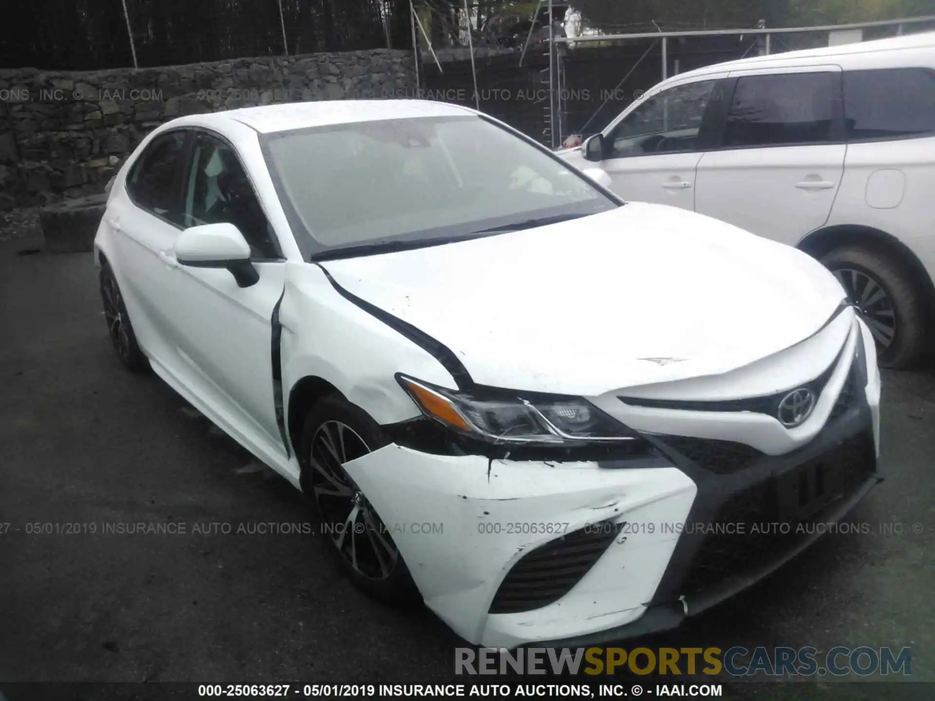 1 Photograph of a damaged car 4T1B11HK7KU740573 TOYOTA CAMRY 2019