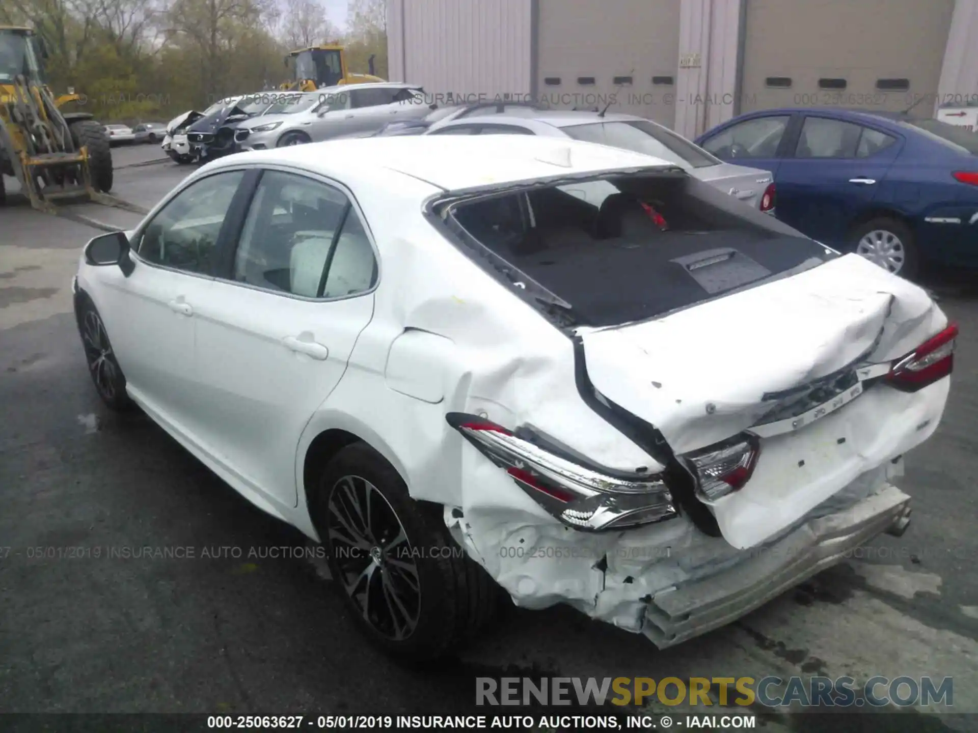 3 Photograph of a damaged car 4T1B11HK7KU740573 TOYOTA CAMRY 2019