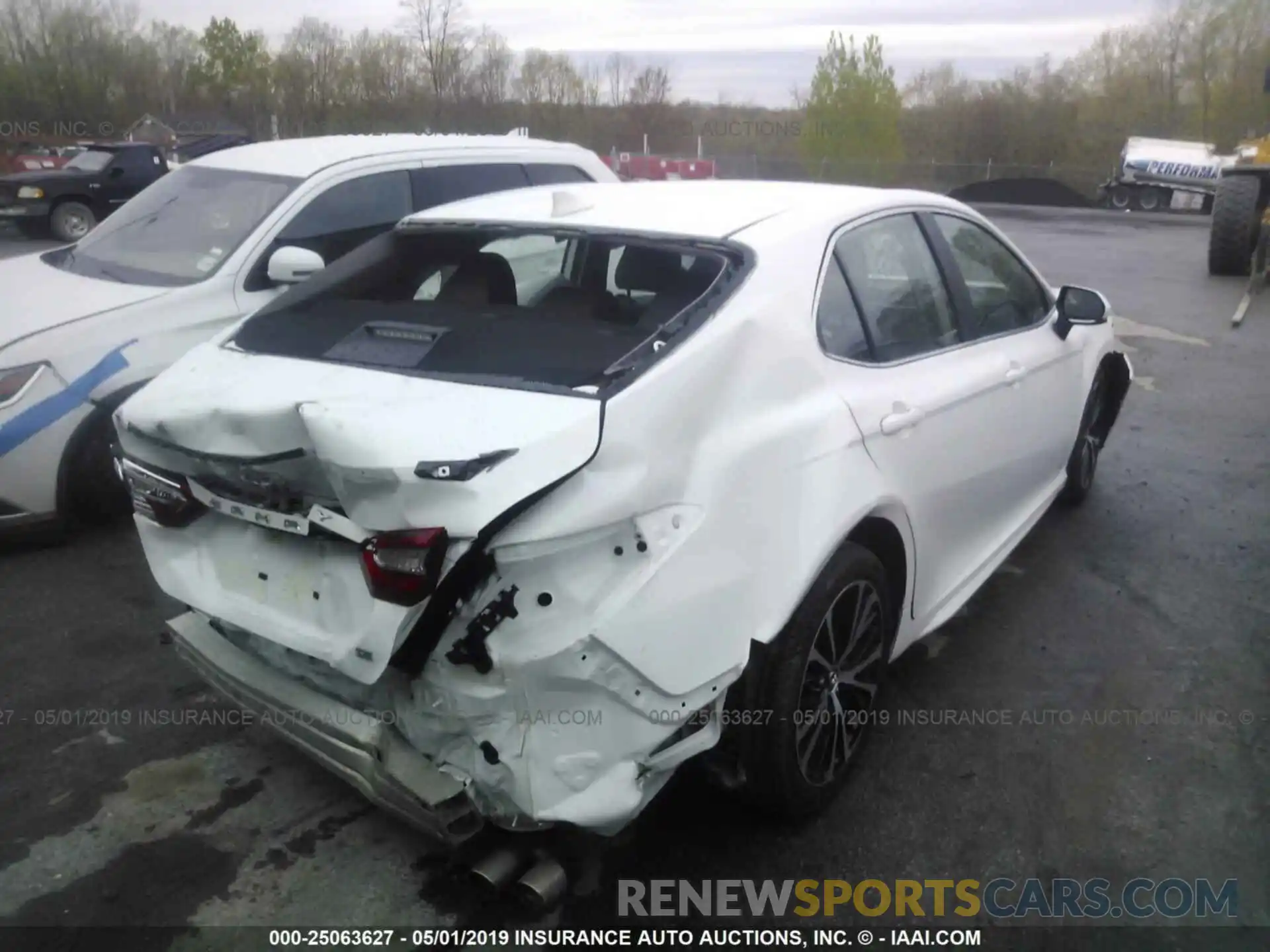 4 Photograph of a damaged car 4T1B11HK7KU740573 TOYOTA CAMRY 2019