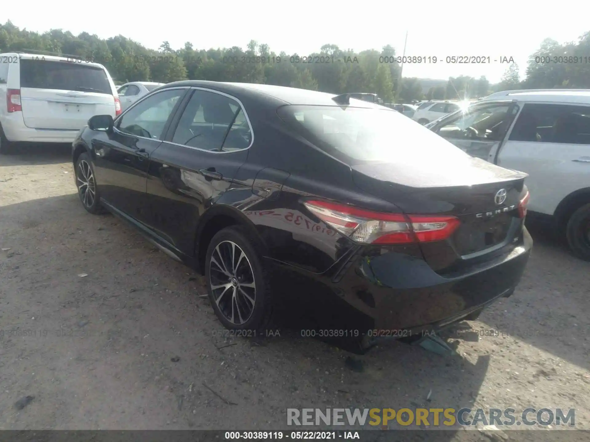 3 Photograph of a damaged car 4T1B11HK7KU747944 TOYOTA CAMRY 2019