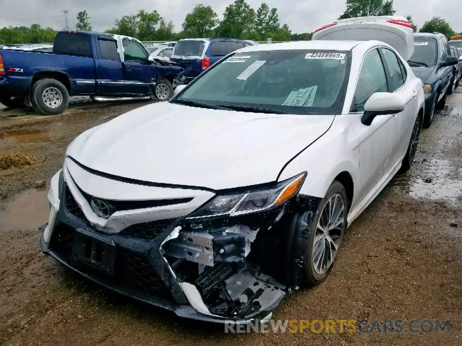 2 Photograph of a damaged car 4T1B11HK7KU757373 TOYOTA CAMRY 2019