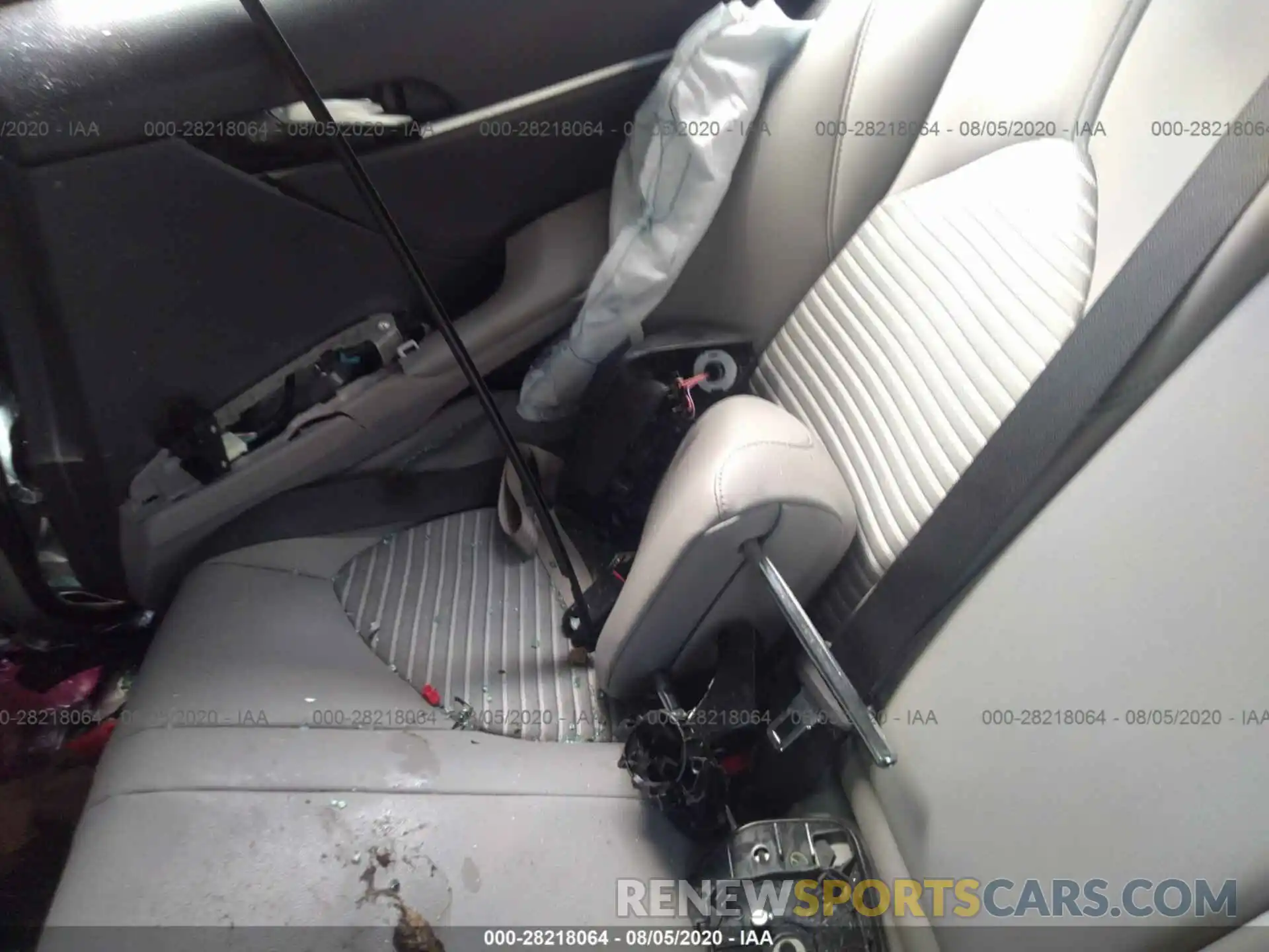 8 Photograph of a damaged car 4T1B11HK7KU766476 TOYOTA CAMRY 2019