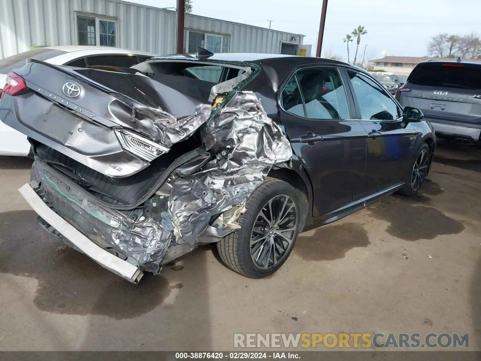 4 Photograph of a damaged car 4T1B11HK7KU778367 TOYOTA CAMRY 2019