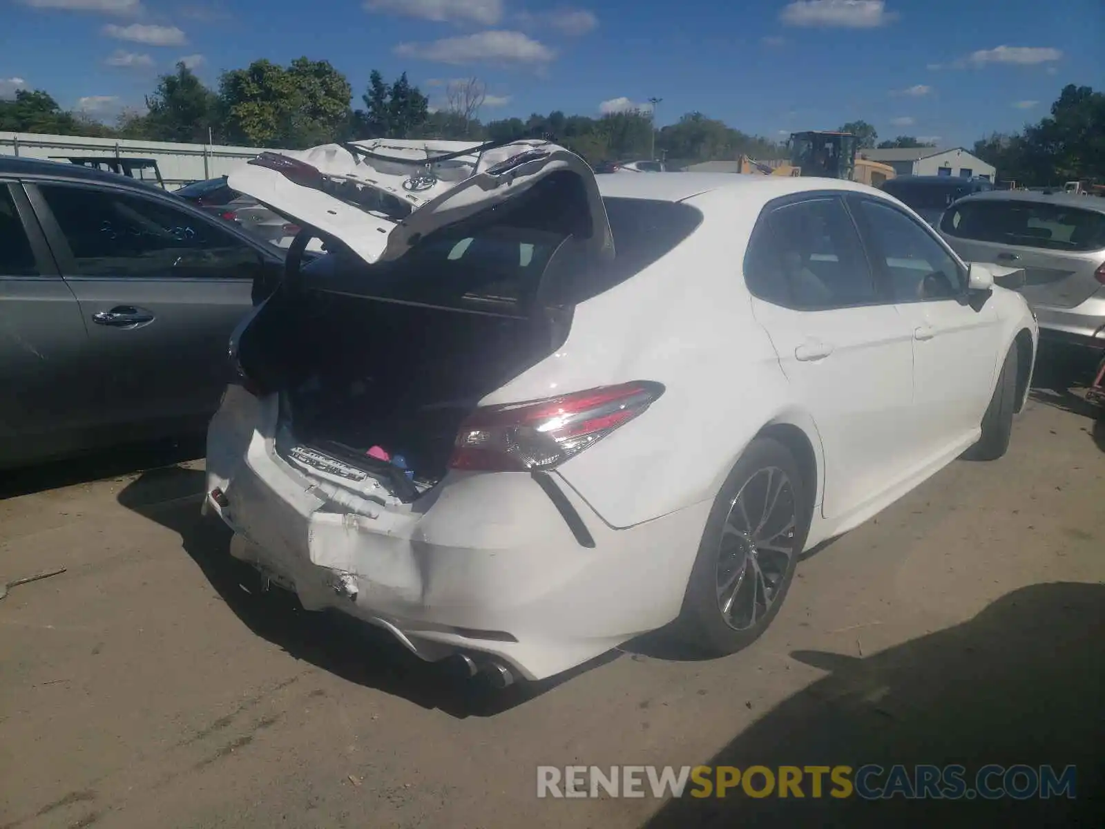 4 Photograph of a damaged car 4T1B11HK7KU800500 TOYOTA CAMRY 2019