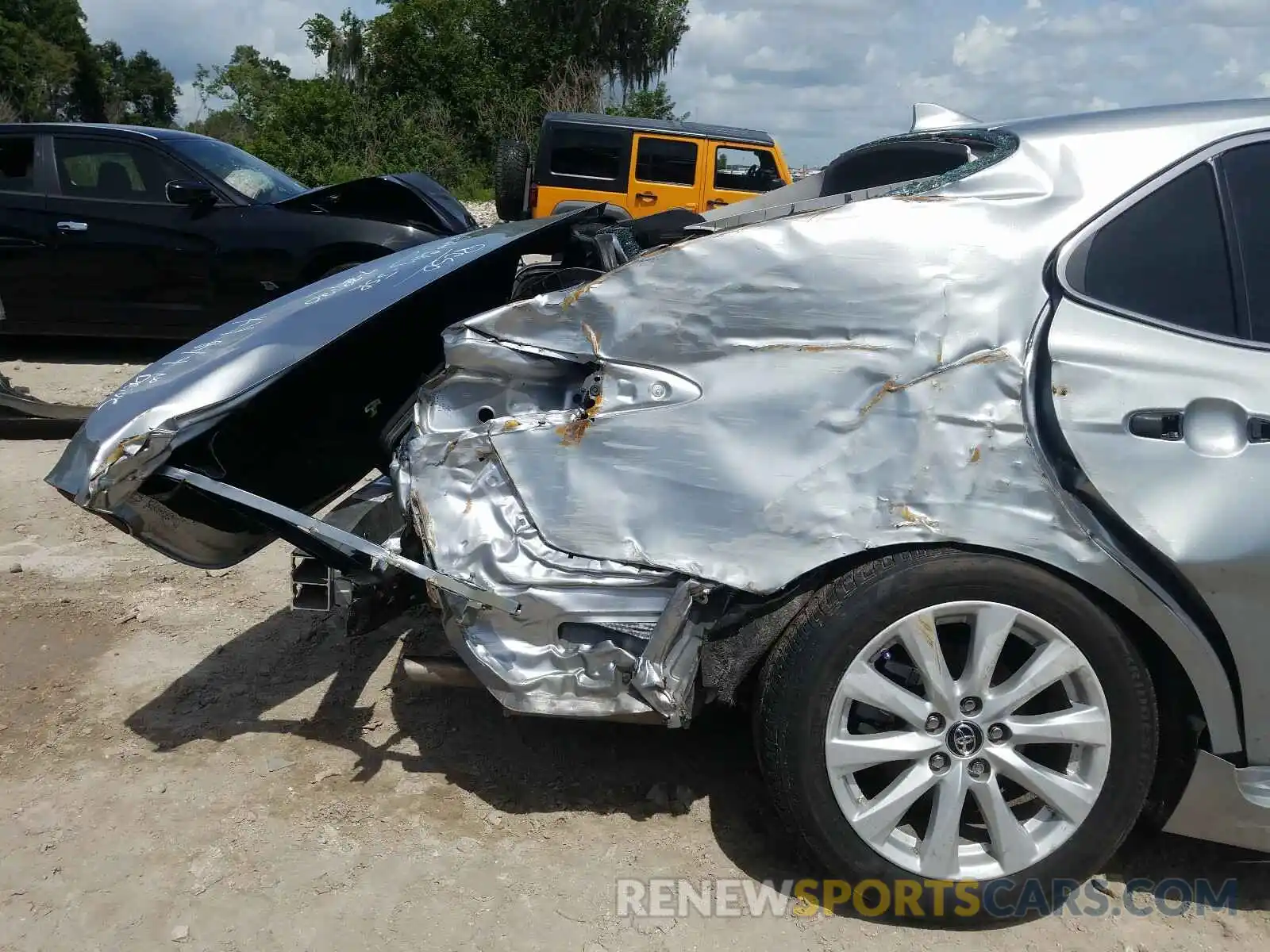 9 Photograph of a damaged car 4T1B11HK7KU809813 TOYOTA CAMRY 2019