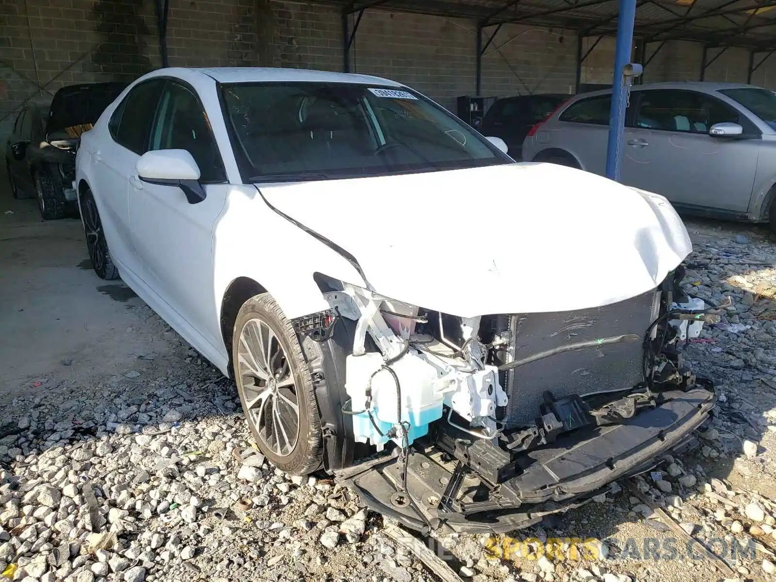1 Фотография поврежденного автомобиля 4T1B11HK7KU814395 TOYOTA CAMRY 2019
