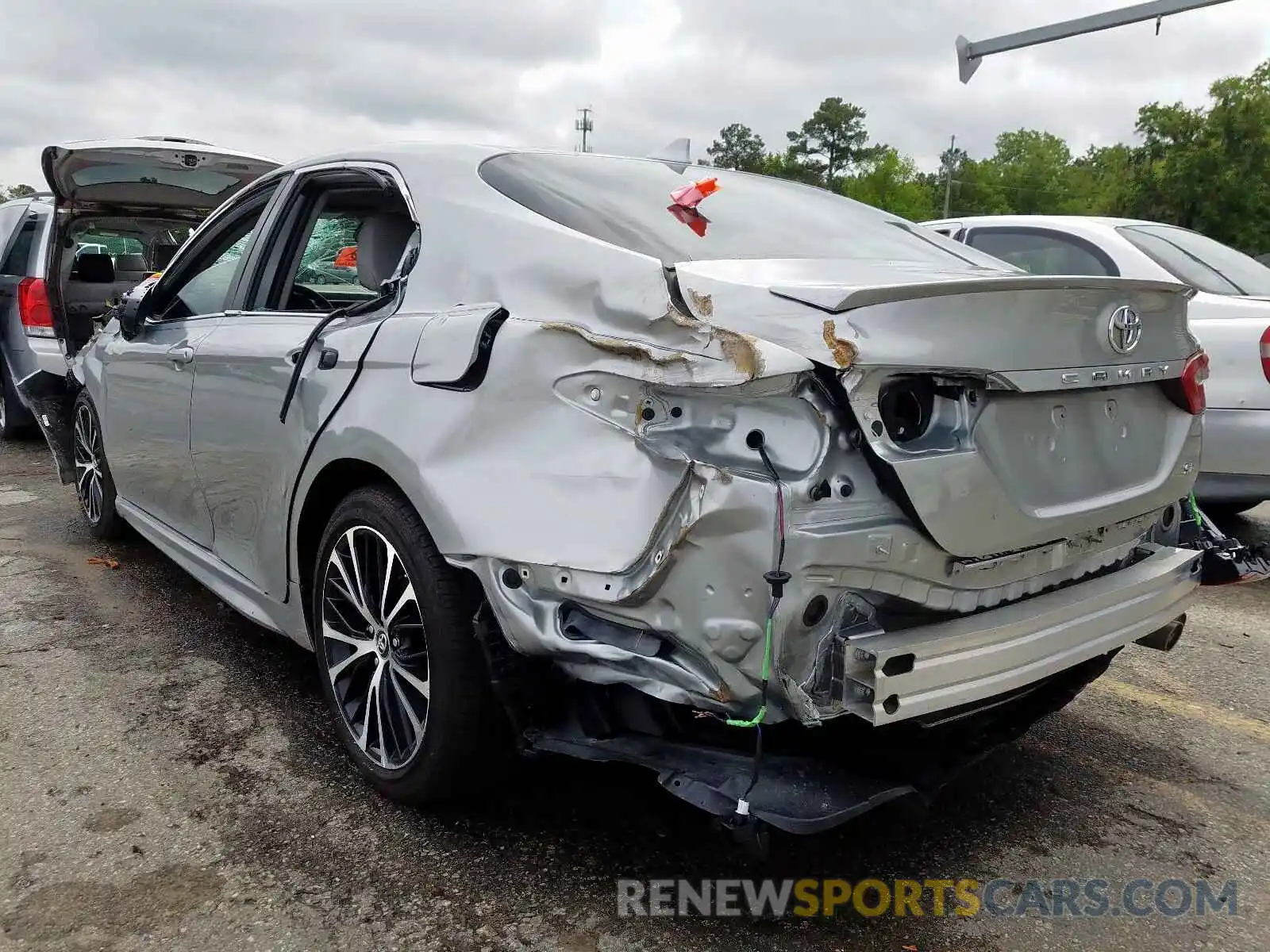 3 Photograph of a damaged car 4T1B11HK7KU816647 TOYOTA CAMRY 2019