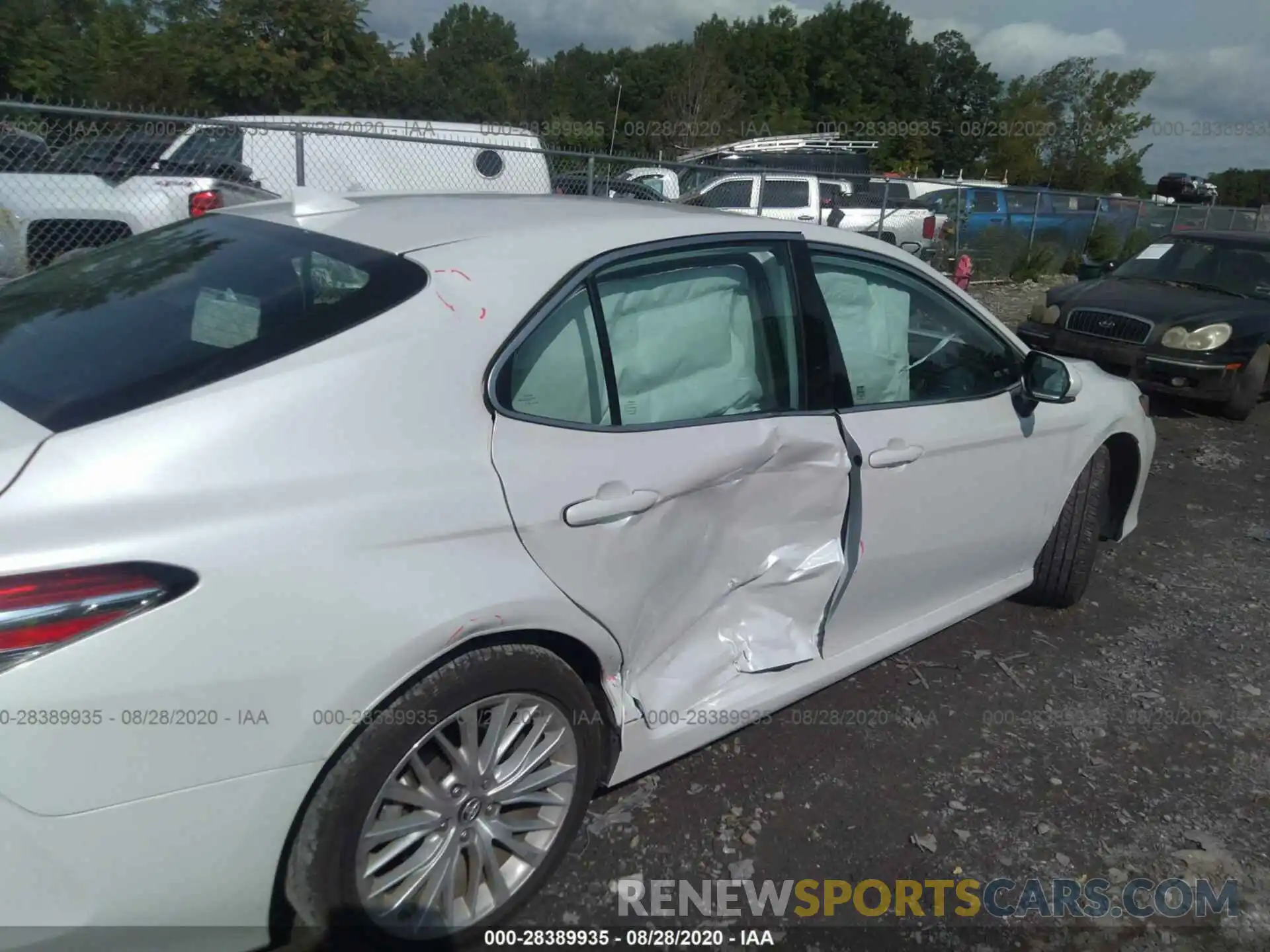 6 Photograph of a damaged car 4T1B11HK7KU820584 TOYOTA CAMRY 2019