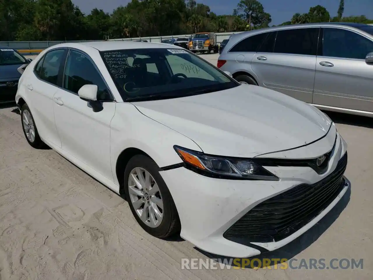 1 Photograph of a damaged car 4T1B11HK7KU830323 TOYOTA CAMRY 2019