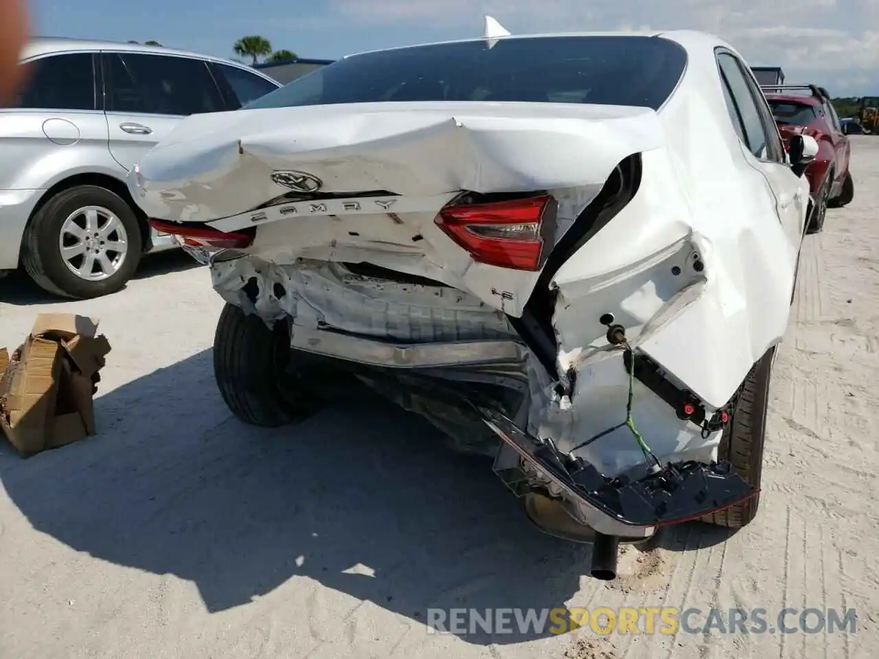 9 Photograph of a damaged car 4T1B11HK7KU830323 TOYOTA CAMRY 2019