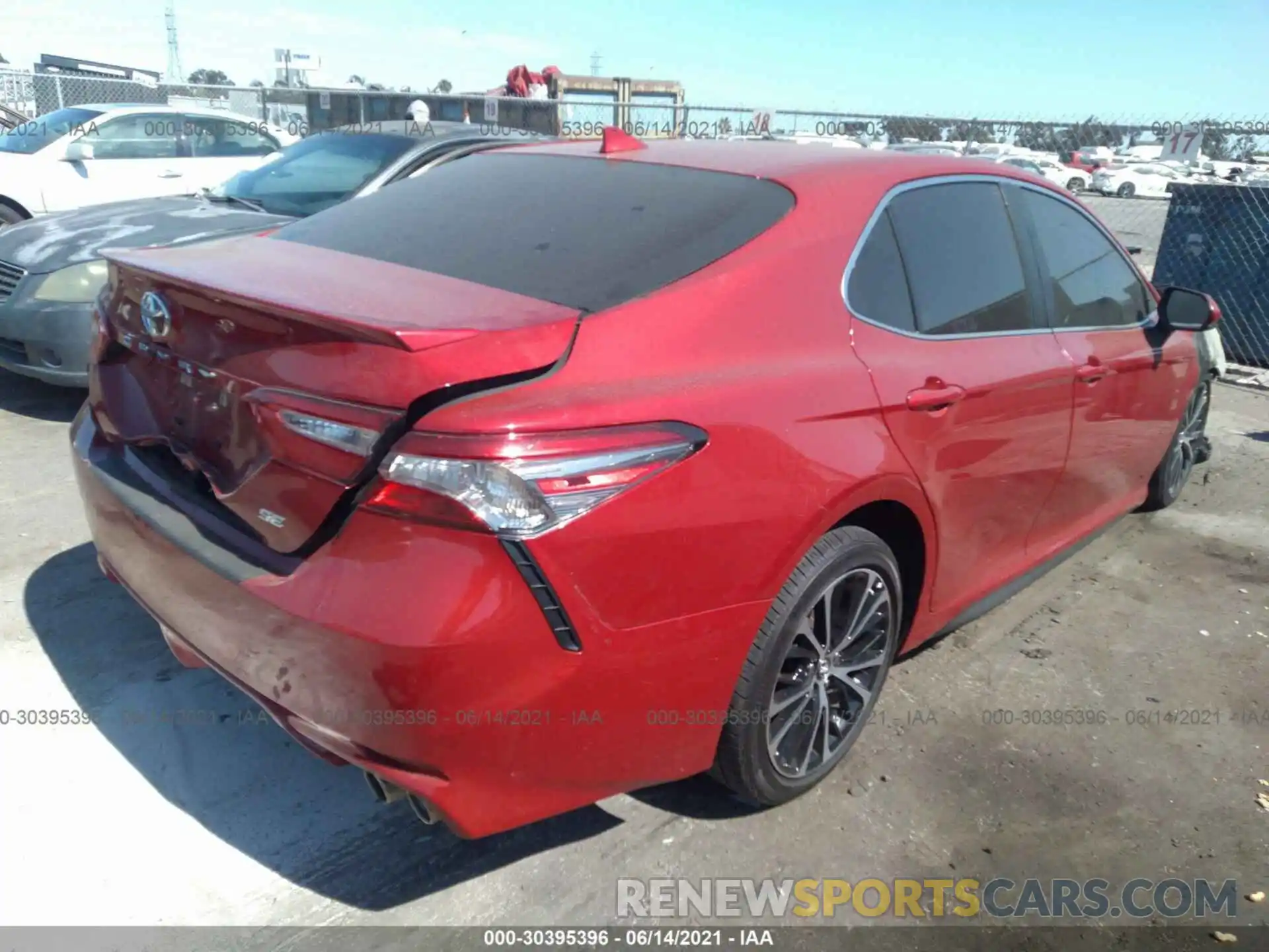 4 Photograph of a damaged car 4T1B11HK8KU165528 TOYOTA CAMRY 2019