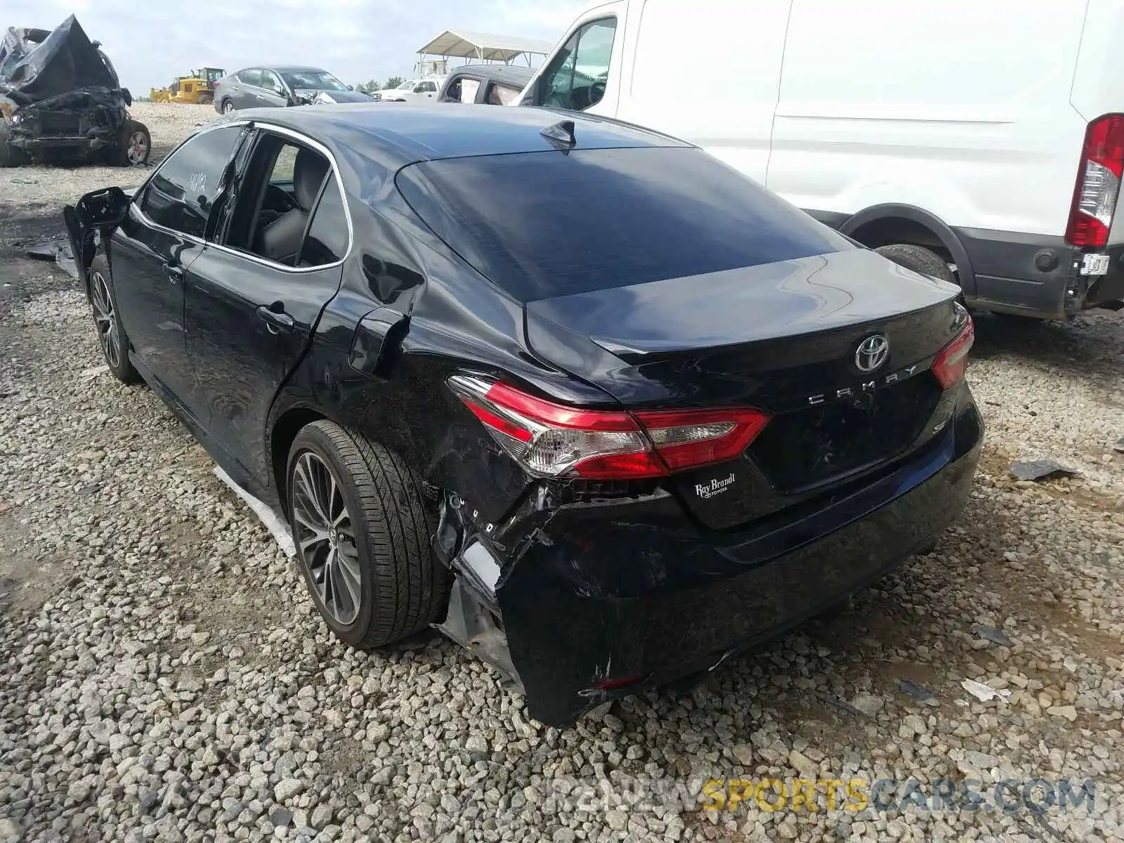 3 Фотография поврежденного автомобиля 4T1B11HK8KU165741 TOYOTA CAMRY 2019