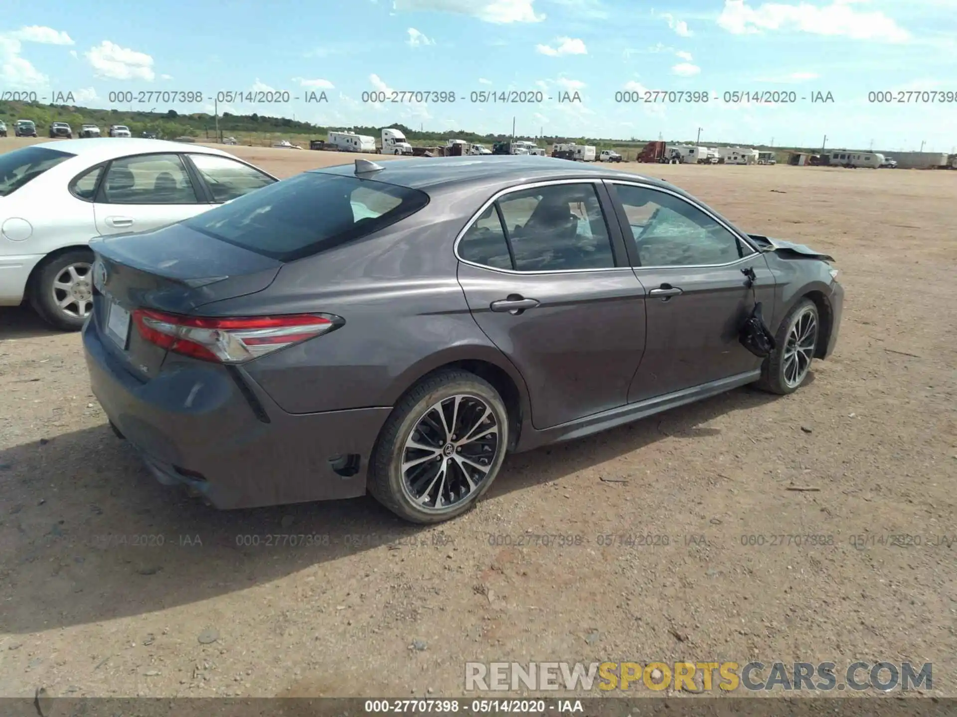 4 Фотография поврежденного автомобиля 4T1B11HK8KU166159 TOYOTA CAMRY 2019