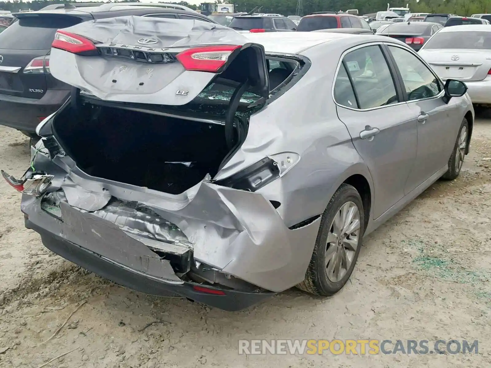 4 Фотография поврежденного автомобиля 4T1B11HK8KU166307 TOYOTA CAMRY 2019