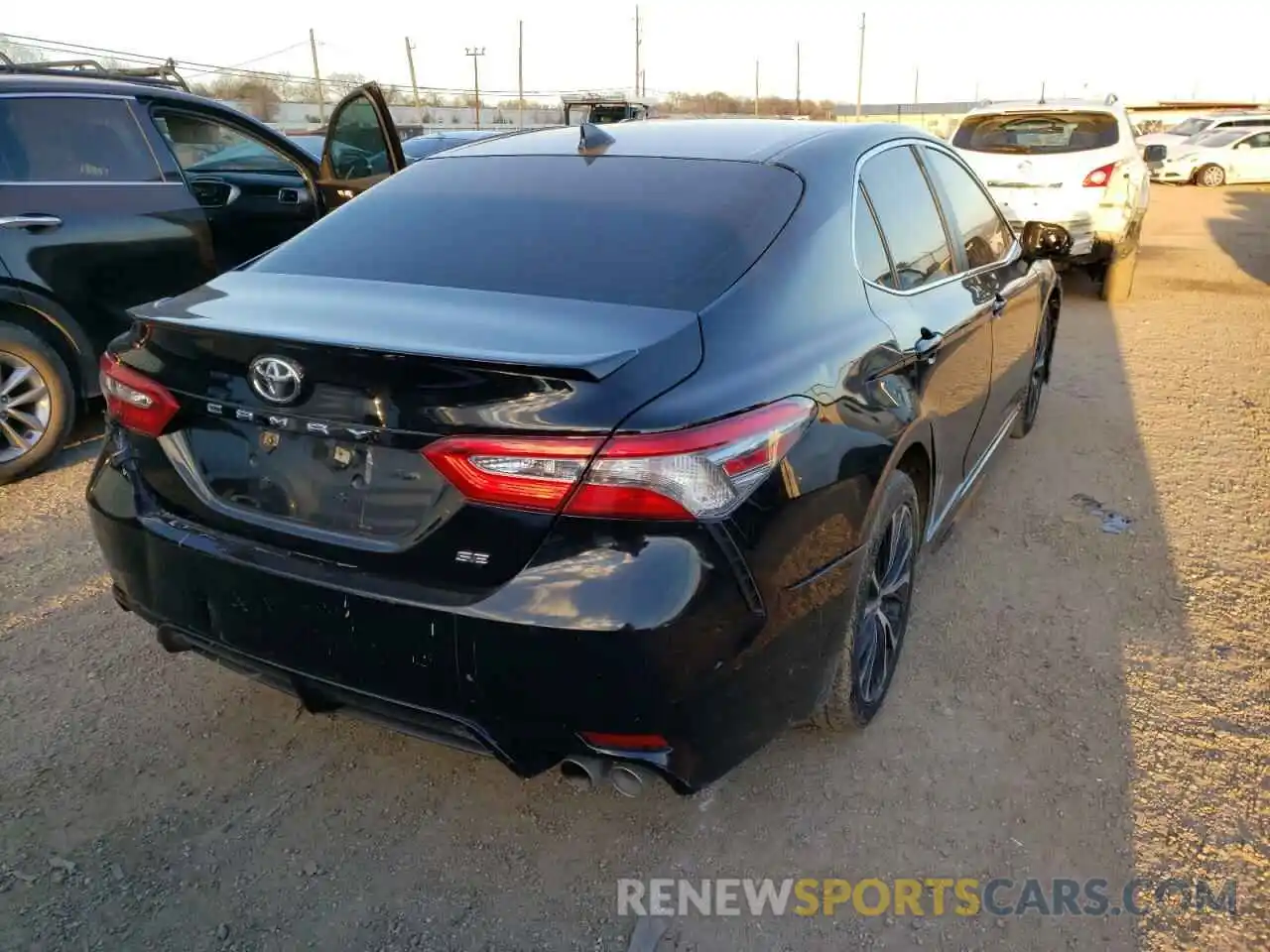 4 Photograph of a damaged car 4T1B11HK8KU167134 TOYOTA CAMRY 2019