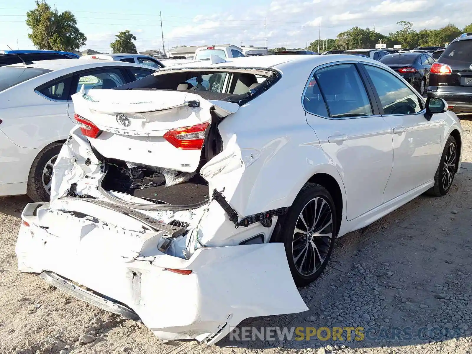 4 Photograph of a damaged car 4T1B11HK8KU168574 TOYOTA CAMRY 2019