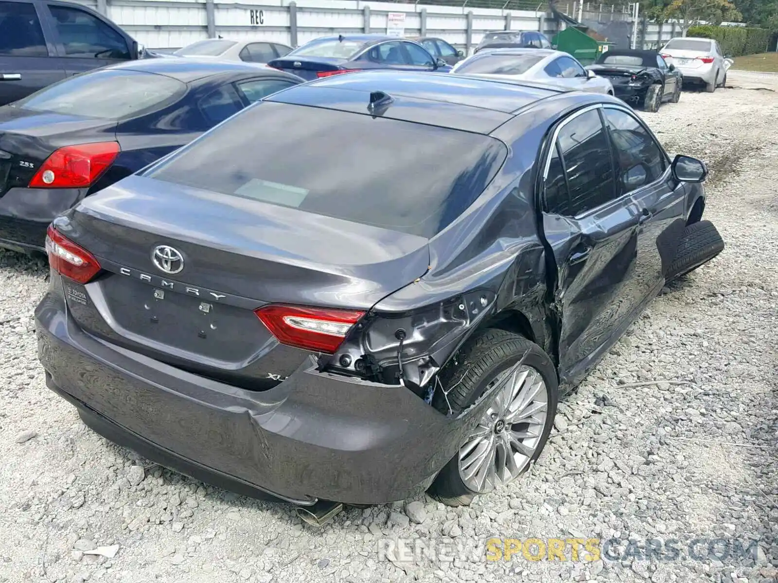 4 Фотография поврежденного автомобиля 4T1B11HK8KU169546 TOYOTA CAMRY 2019